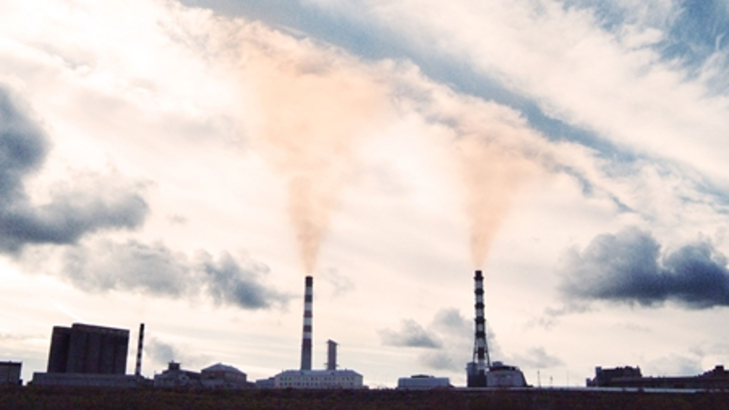 Forslag om at købe sig til CO2-udledning i udlandet møder bred politisk modstand på Christiansborg.