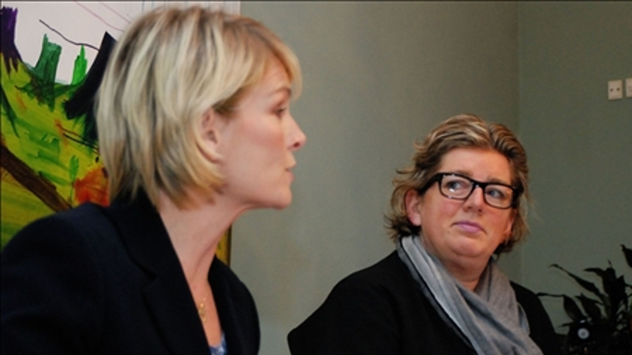 Både undervisningsminister Tina Nedergaard (V) og videnskabsminister Charlotte Sahl-Madsen (K) er helt trygge ved Aarhus Universitets planer om at gøre DPU til et institut under et nyt stort kulturfakultet.