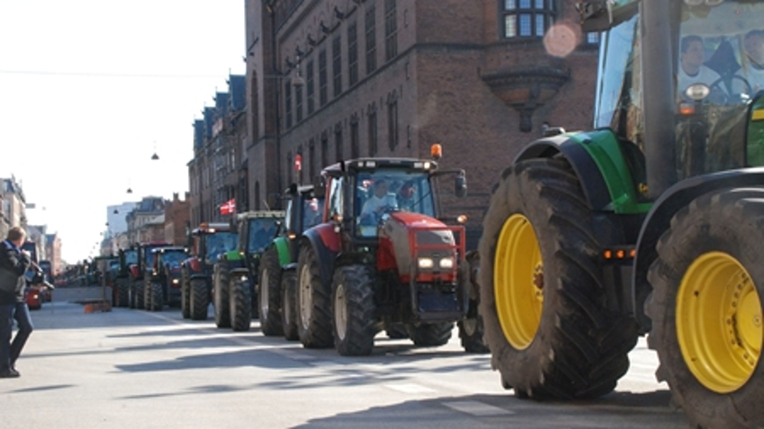 Samtidig med Bæredygtigt Landbrugs konference på Christiansborg havde flere hundrede landmænd i traktorer indtaget København i protest mod regeringens aftale Grøn Vækst.