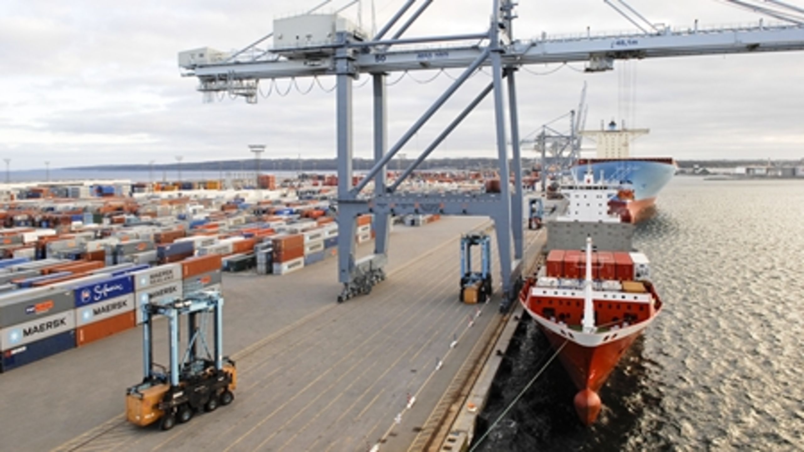 Et enigt havnelovudvalg har fremlagt 12 konkrete anbefalinger til, hvordan Danmark kan få havne i verdensklasse.