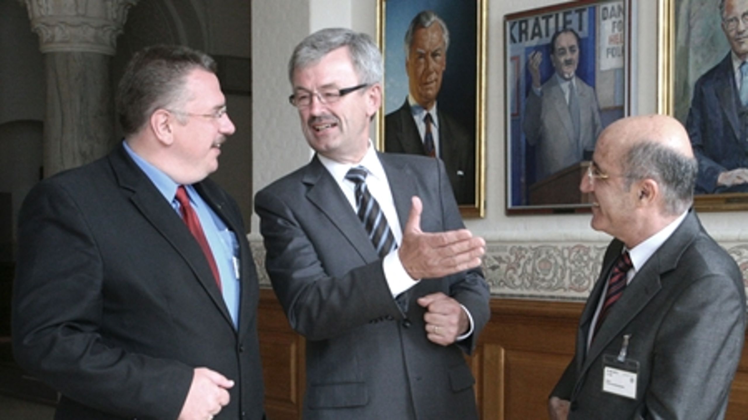 Den polske viceminister Jaroslaw Wojtowicz, fødevareminister Henrik Høegh og Cyperns landbrugsminister Demetris Eliades.