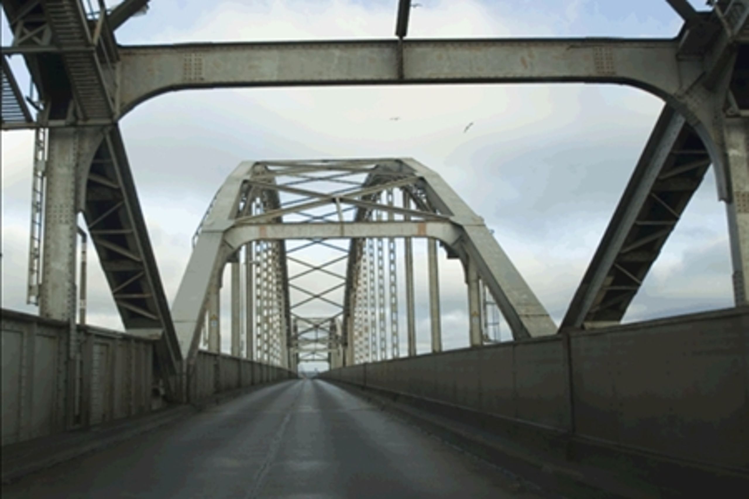 Storstrømsbroens skæbne afgøres først næste sommer, når en grundig analyse af broens holdbarhed foreligger.
