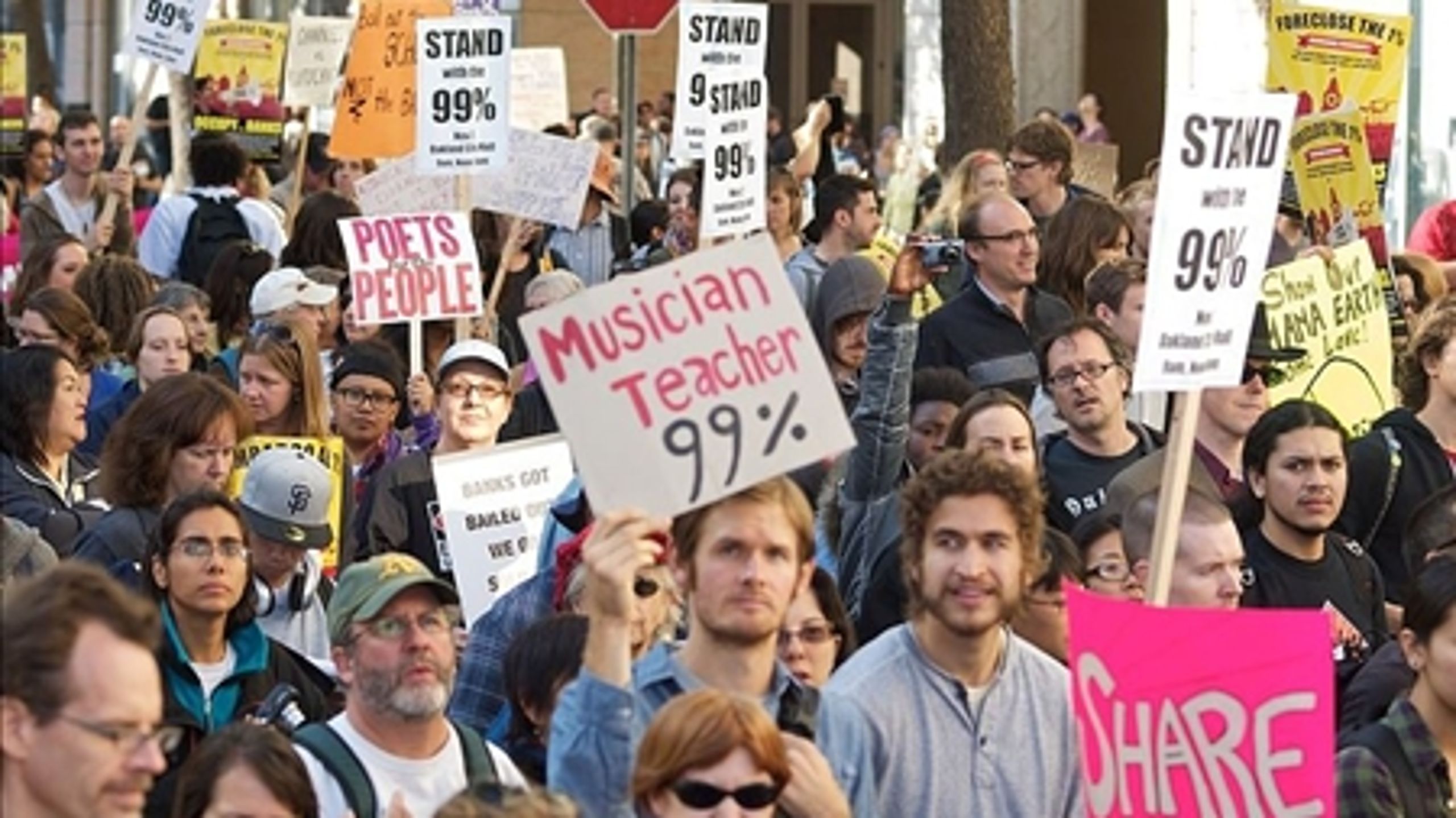 Occupy Wall Street- og Tea Party-bevægelsen har mere tilfælles, end man først skulle tro. Her demonstreres der i Californien, hvor man kalder sig "Occupy Oakland".