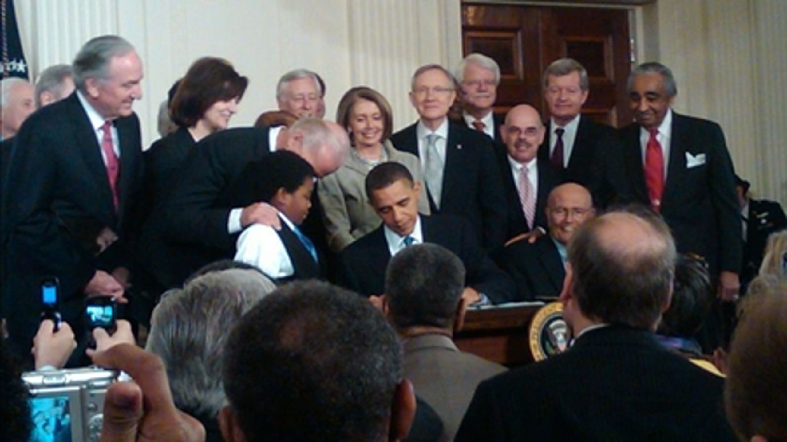 Præsident Obama underskrev sundhedsreformen i 2010. Til næste år skal højesteret afgøre om den er i strid med den amerikanske forfatning.