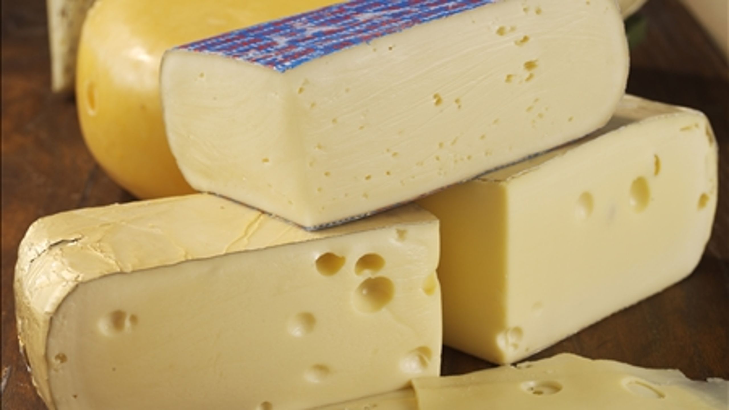 Fedtafgiften på 16 kr. per kilo mættet fedt har især givet prisstigninger på klassiske landbrugsvarer som ost og smør.  