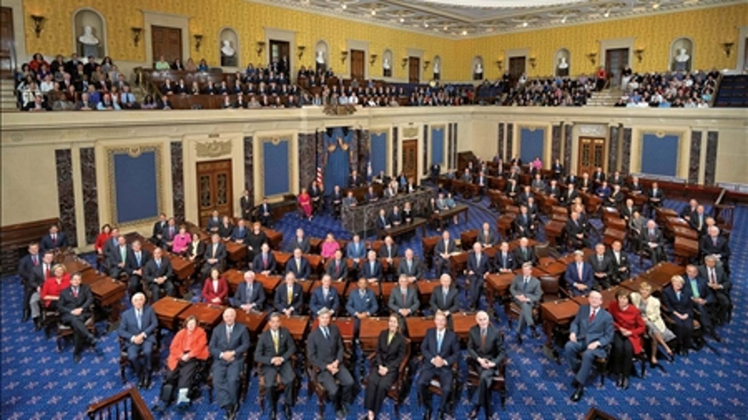 De amerikanske senatorer på plads i senatssalen i Kongressen.