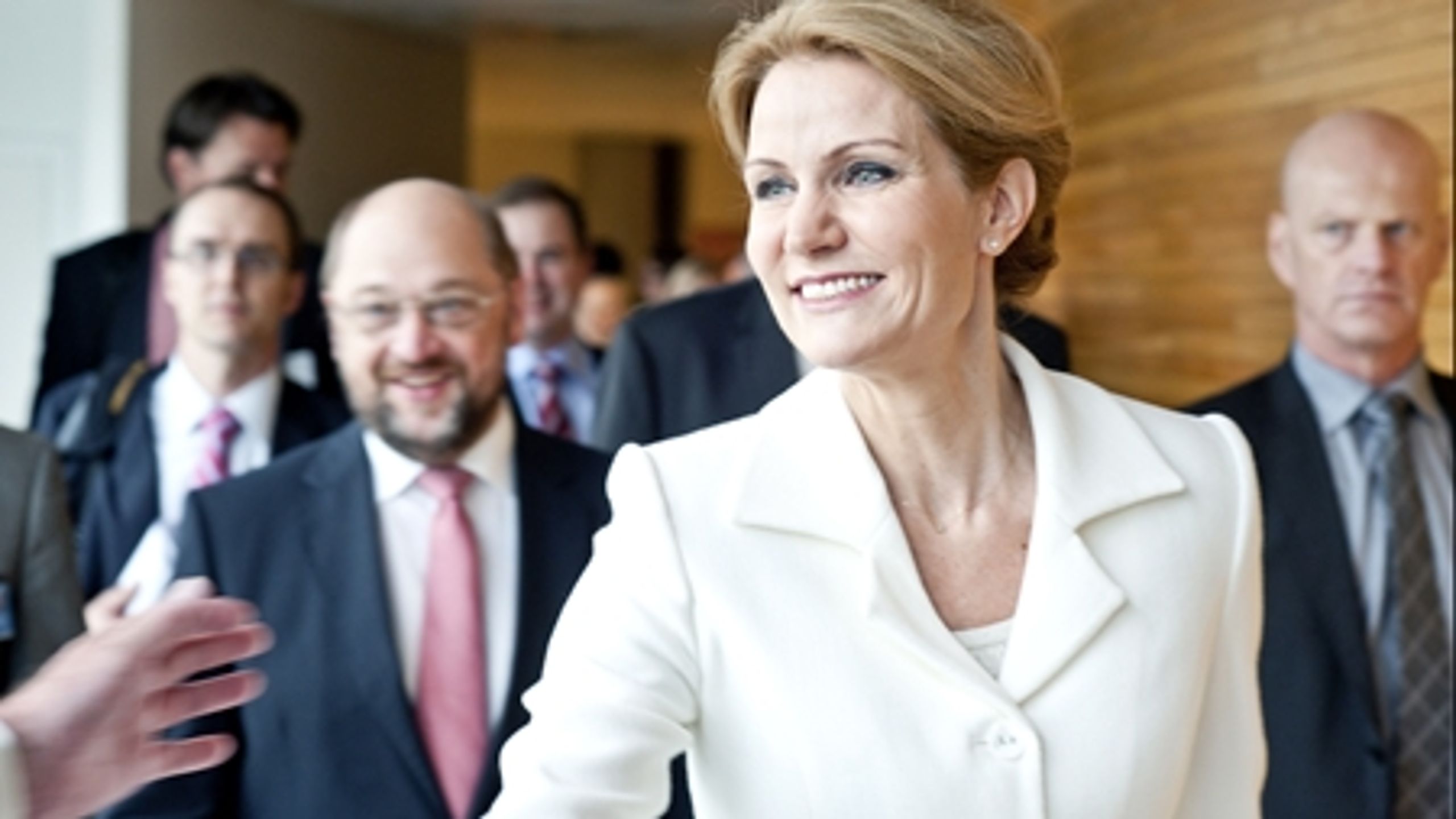 Trods et hårdt 2012 kan statsminister Helle Thorning-Schmidt (S) tillade sig at smile. S er begyndt at hente lidt af det tabte tilbage i meningsmålingerne.