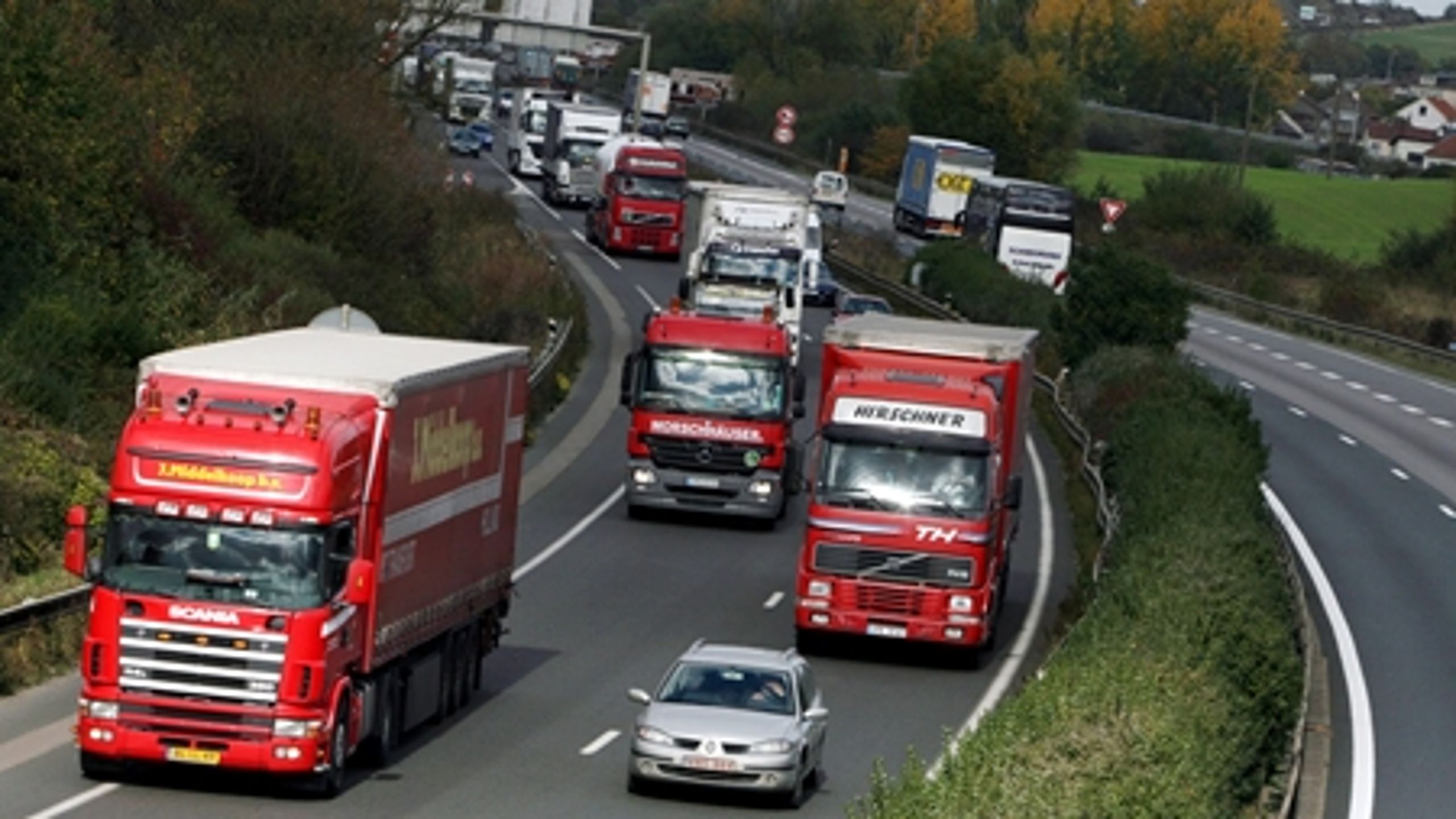 Kritikere håber, at pres fra fagbevægelse og borgmestre kan få regeringen på nye tanker om kørselsafgifter på lastbiler.