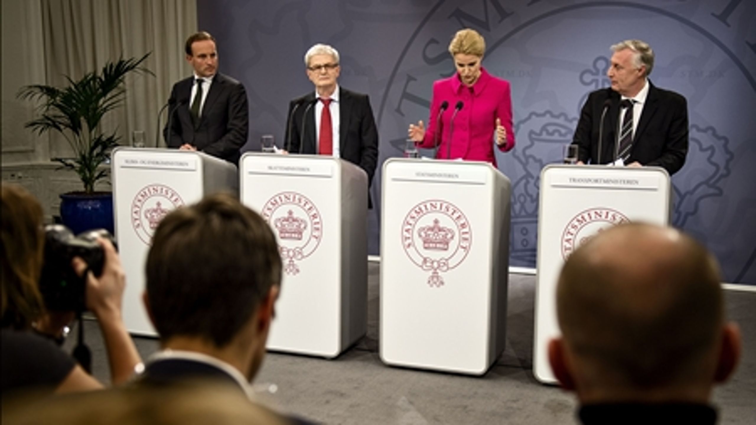 Penge fra Nordsøolien skal investeres i en bedre jernbane, sagde statsminister Helle Thorning-Schmidt (S) fredag. 