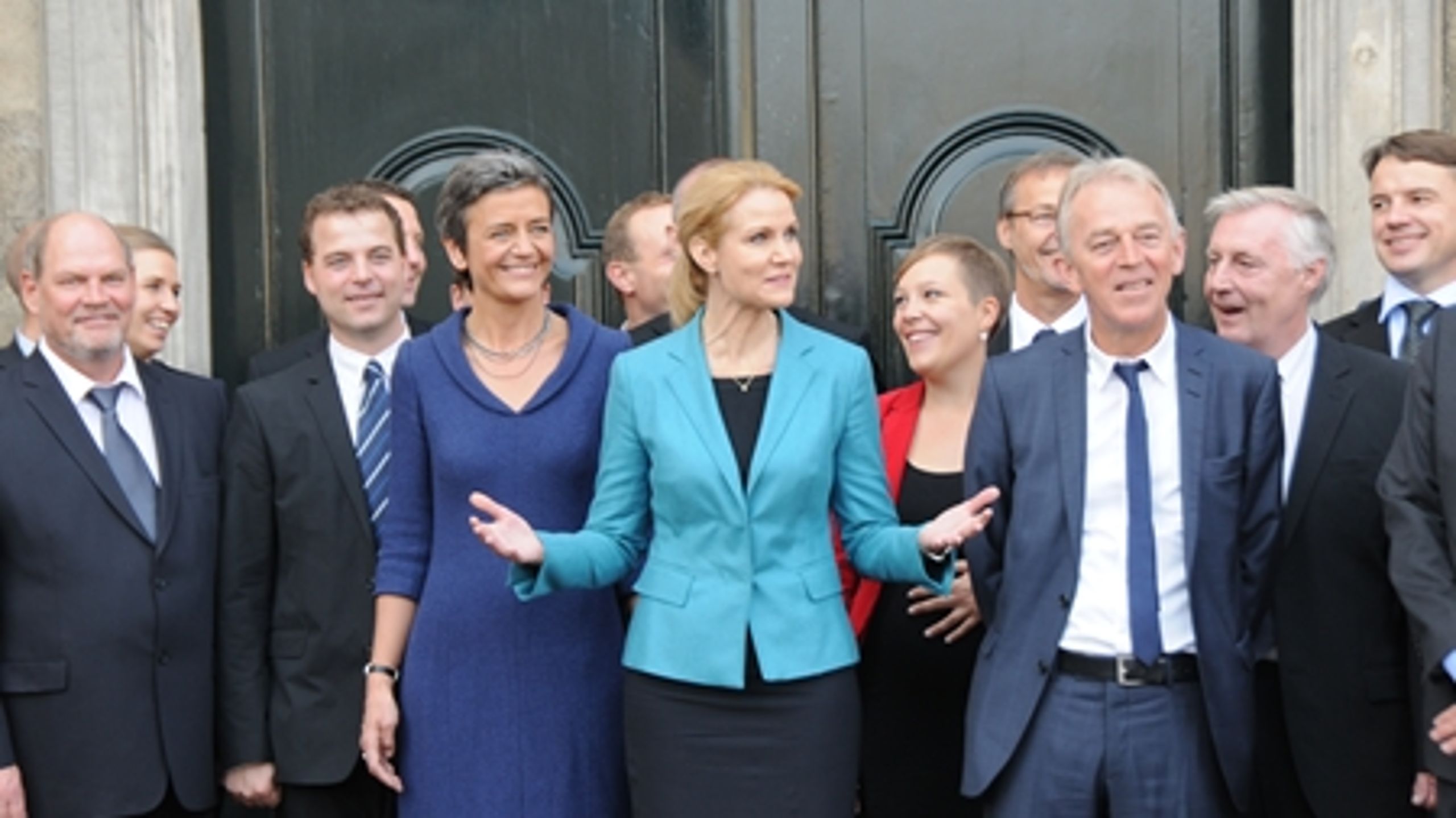 Statsminister Helle Thorning-Schmidt (S) præsenterer sit første ministerhold foran Amalienborg i 2011. I dag har hun præsenteret et nyt hold.