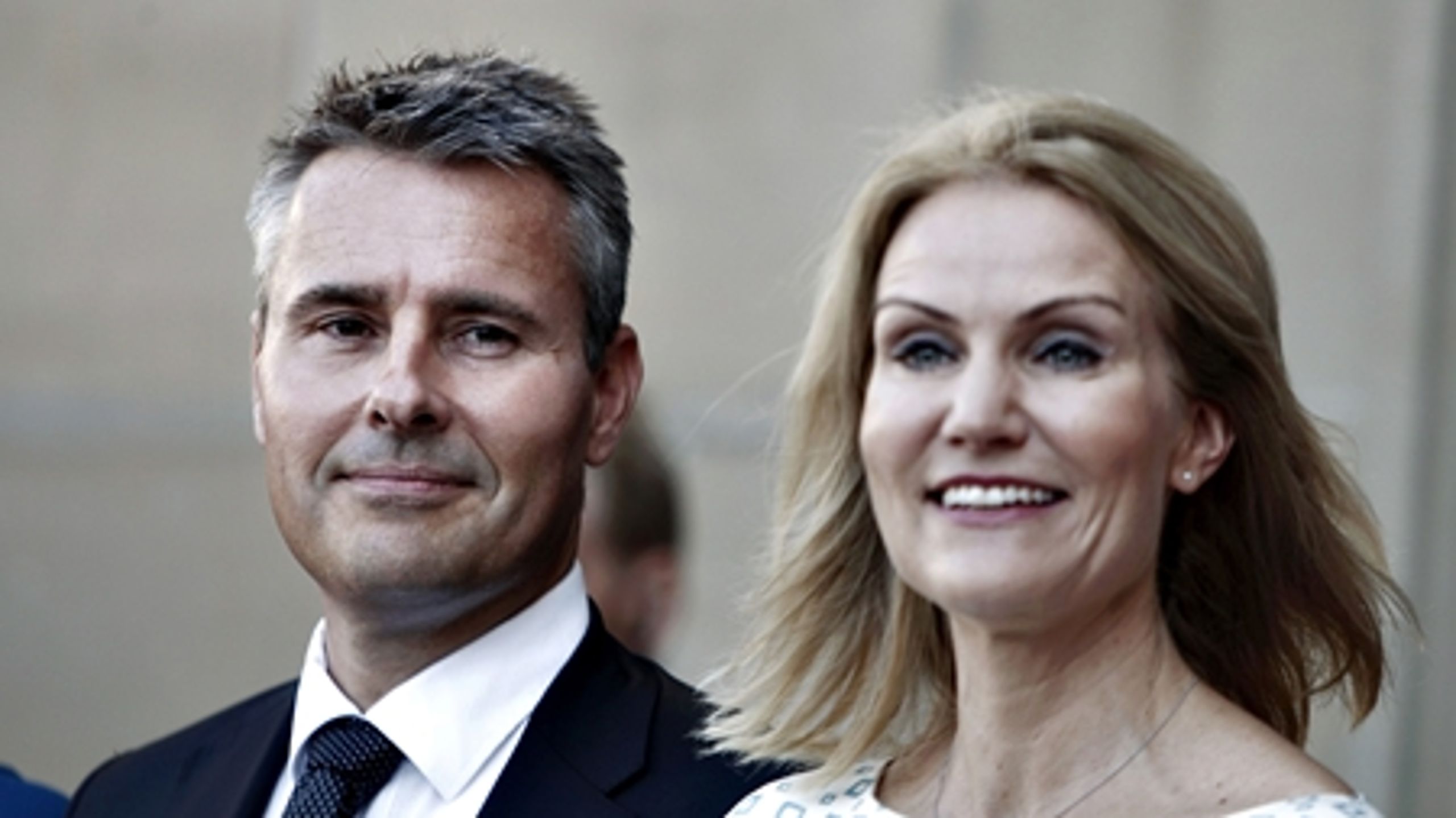 Henrik Sass Larsen (S) blev fredag formiddag præsenteret som ny minister på Amalienborg Slotsplads.
