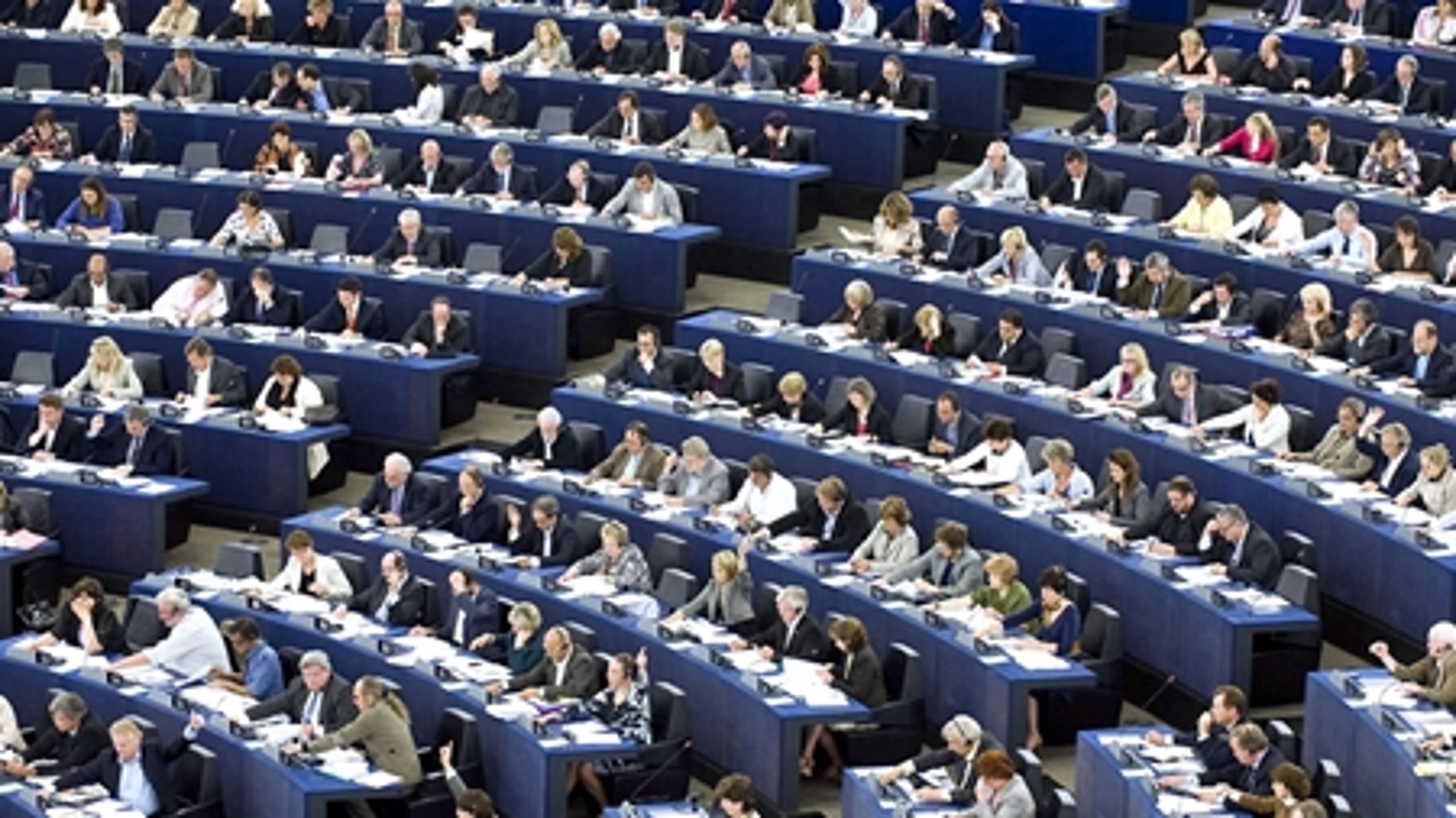 Med stemmerne 347 mod 346 fratog Europa-Parlamentet deres chefforhandler mandat til at gå i umiddelbar forhandling med Ministerrådet.