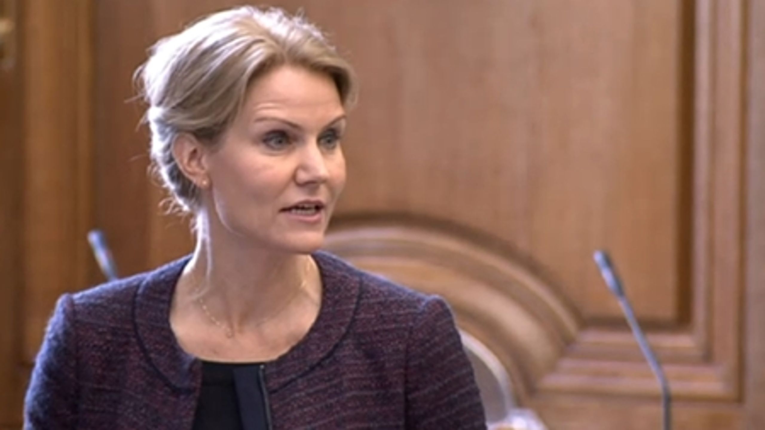 Statsminister Helle Thorning-Schmidt (S) har meget lettere spil i Folketingets nye spørgetime, end hun havde på de nu aflyste tirsdagspressemøder.