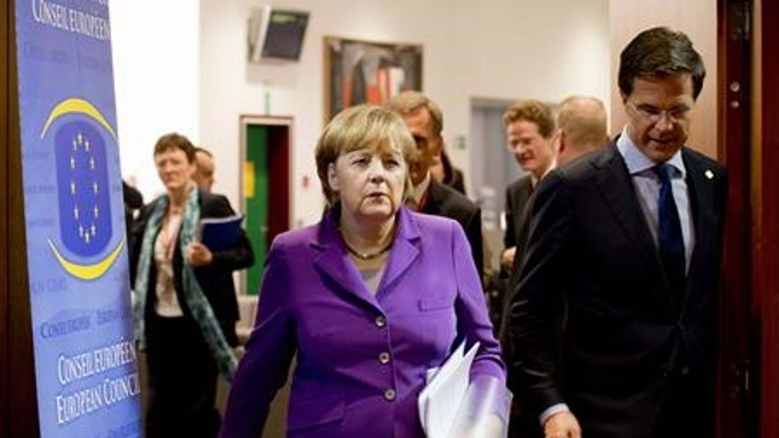 Den tyske kansler støtter ikke parlamentets planer om at indtage en mere aktiv rolle i udvælgelsen af den næste EU-kommissionsformand.