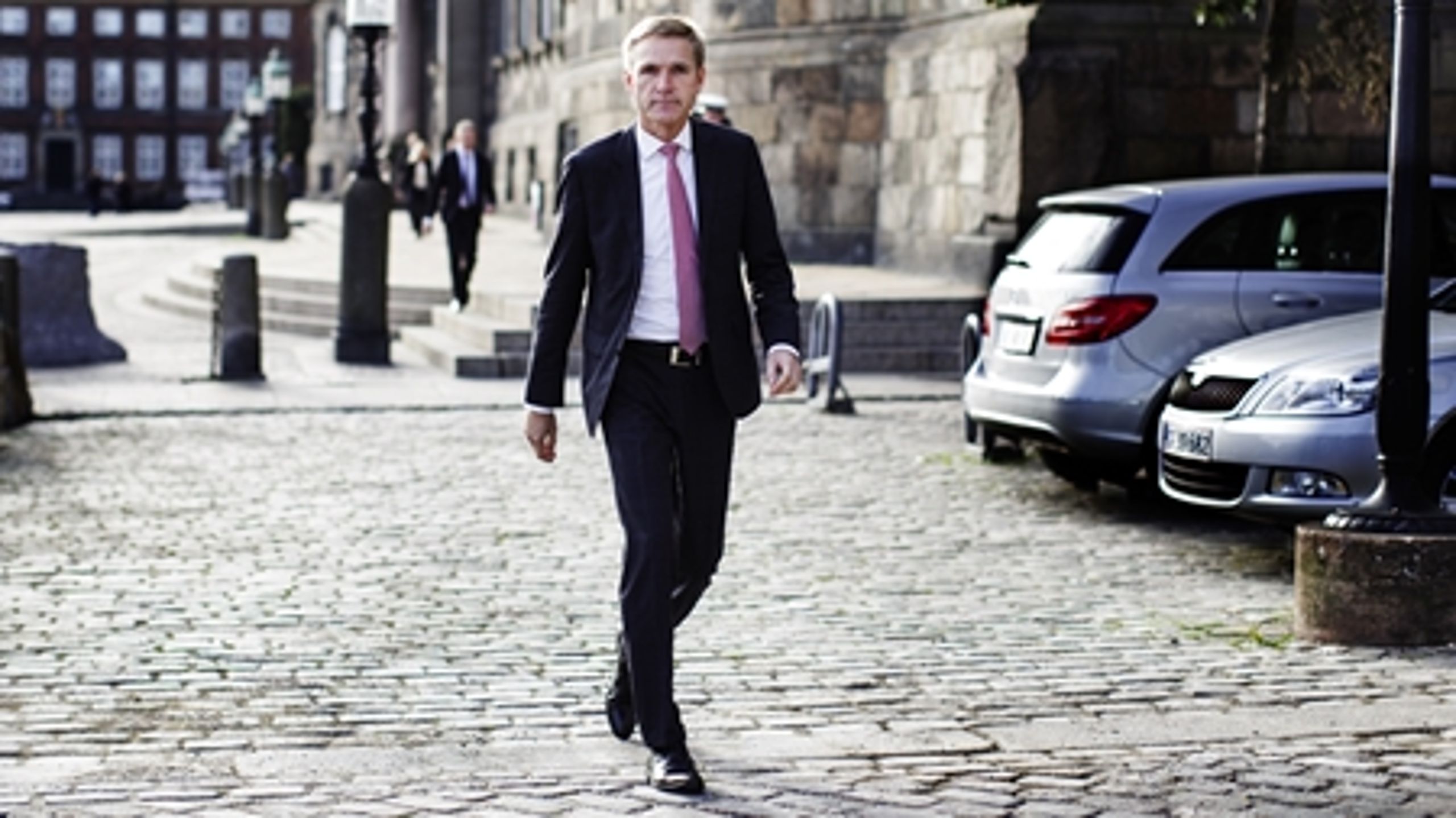 Dansk Folkepartis formand Kristian Thulesen Dahl vil skabe større omfordeling mellem kommunerne og mere ensartet service ved at afskaffe kommunernes skatteudskrivningsret.