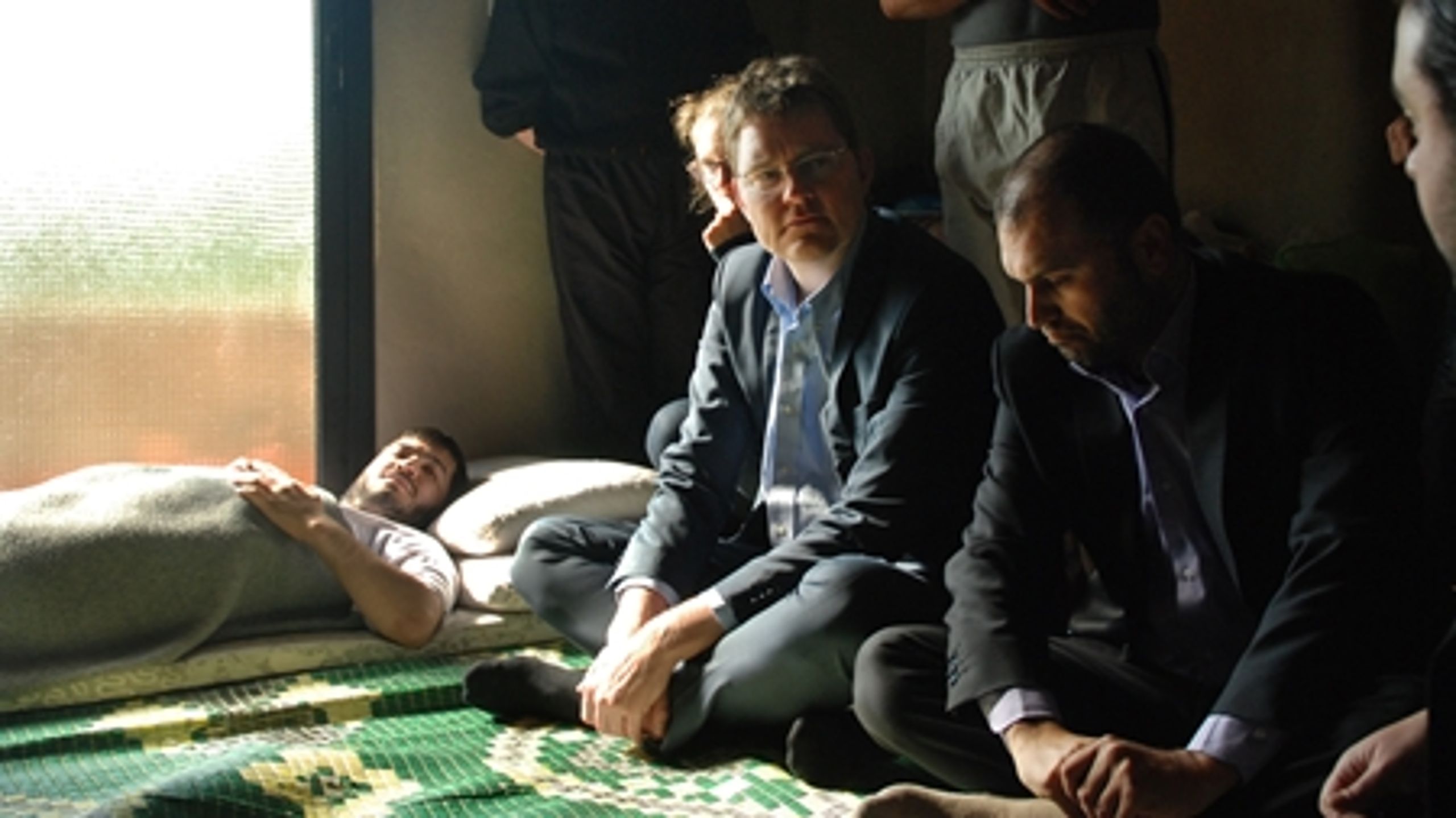 Udviklingsminister Rasmus Helveg Petersen på besøg hos en syrisk familie, der er flygtet til Libanon. Januar 2014.
