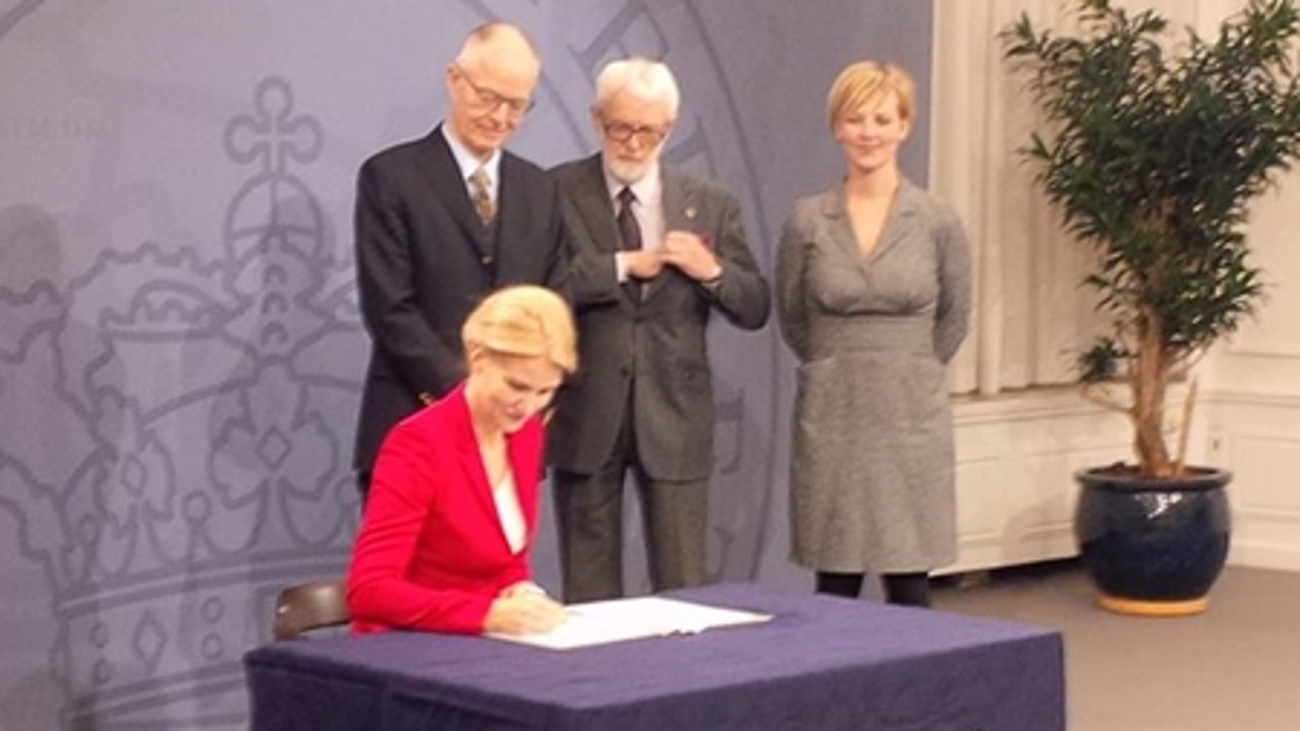 Ved en ceremoni 2. december underskrev Helle Thorning-Schmidt (S) sammen med Villum Fonden og Aage V. Jensens Fond en aftale om Den Danske Naturfond. 