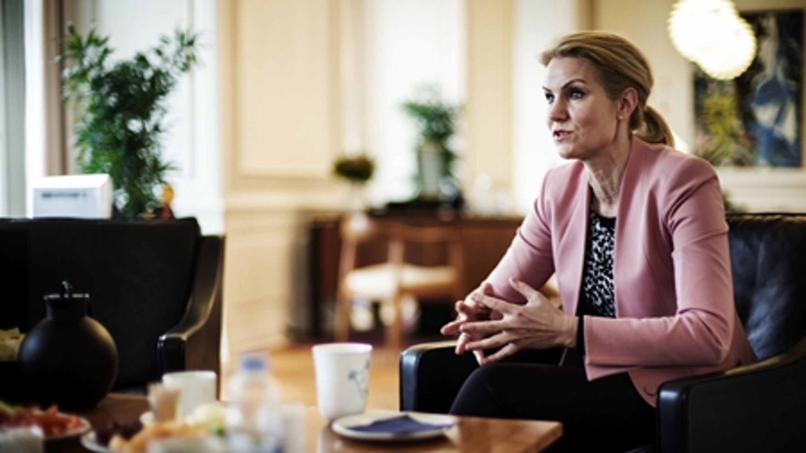 Helle Thorning-Schmidt opfatter Socialdemokraterne som et venstreorienteret parti. Det strider imod finansminister Bjarne Corydons opfattelse.