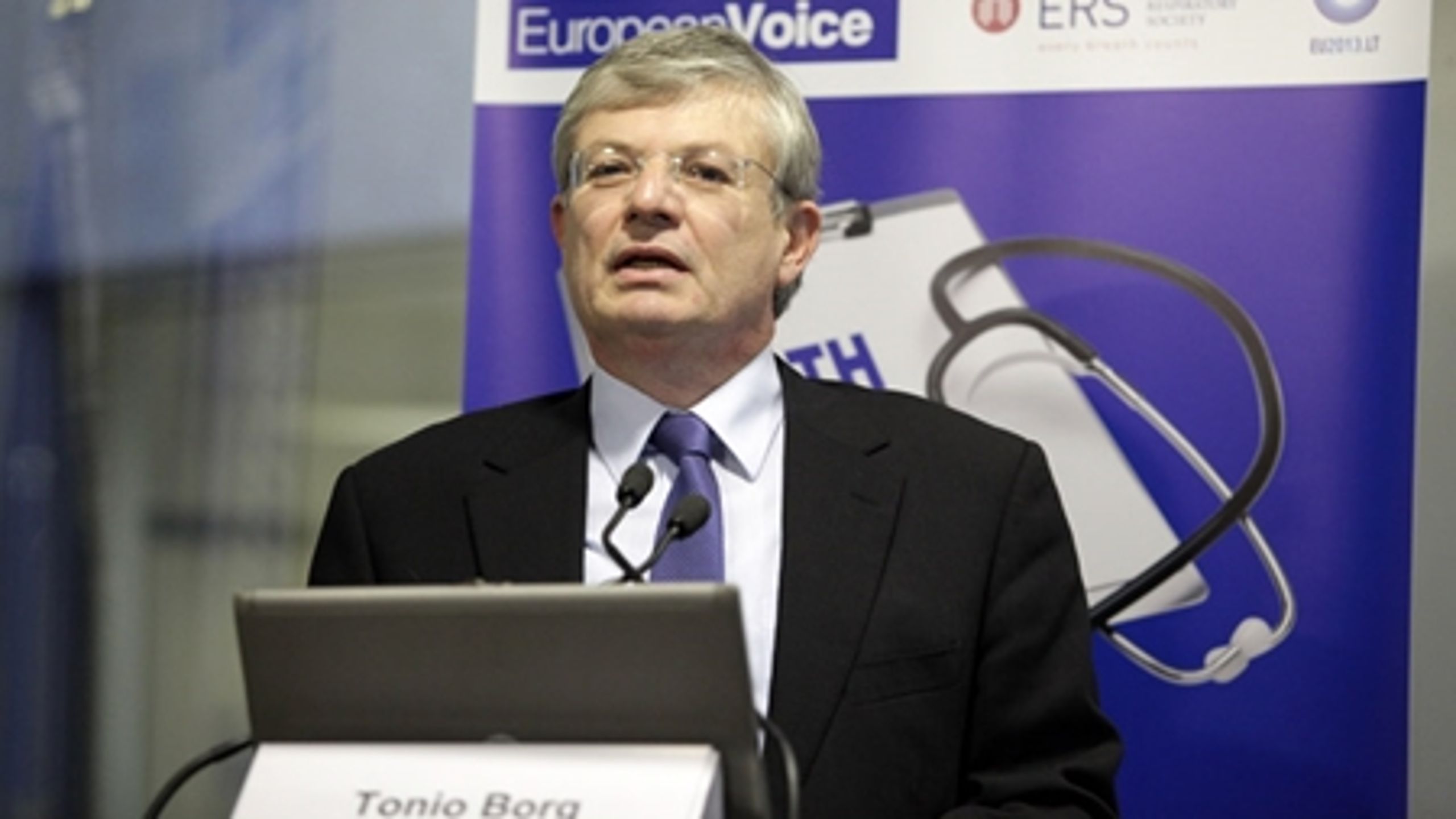 EU's sundhedskommissær Tonio Borg ønsker ikke, at EU-medlemslandene forhandler på egen hånd med Rusland om at genoptage svineimporten .