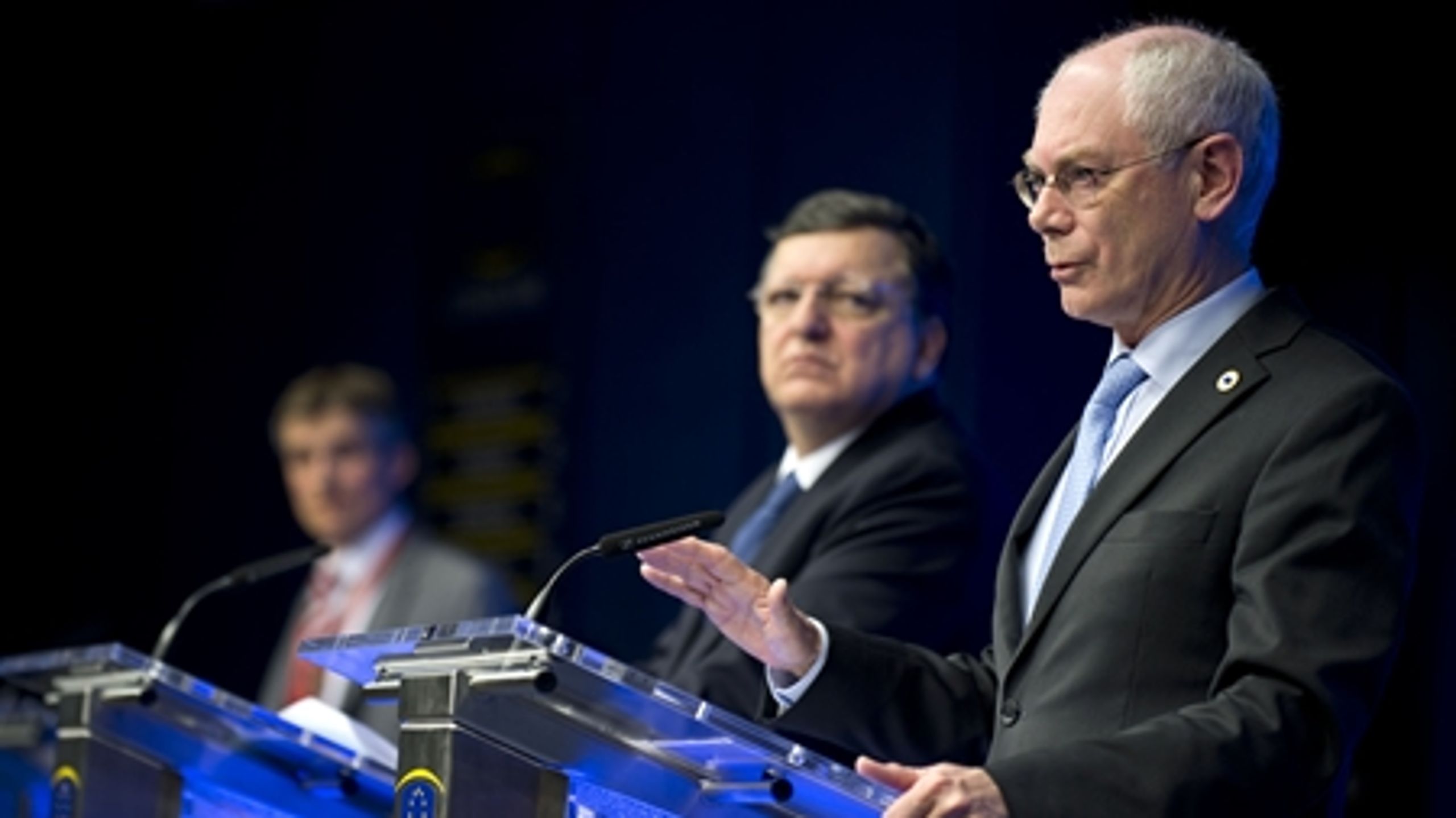 Formanden for Det Europæiske Råd, Herman Van Rompuy, fordømmer Ruslands "uprovokerede overtrædelse af Ukraines suverænitet".