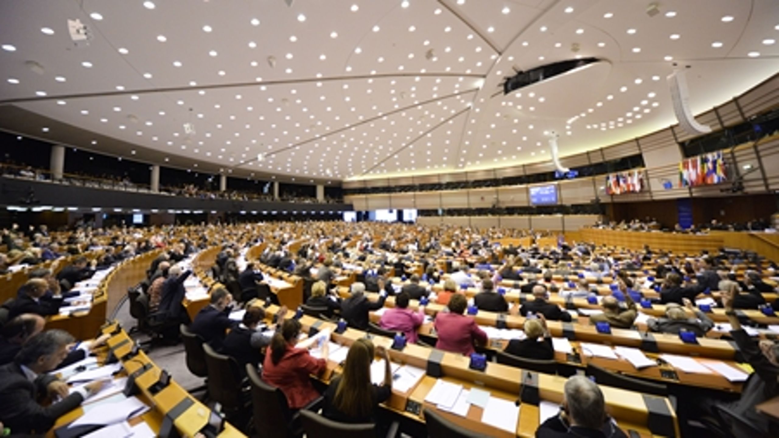 Den samlede aftale om reguleringen af CO2-udledningen fra fly blev vedtaget i Europa-Parlamentet med stemmerne 458 for og 120 imod.