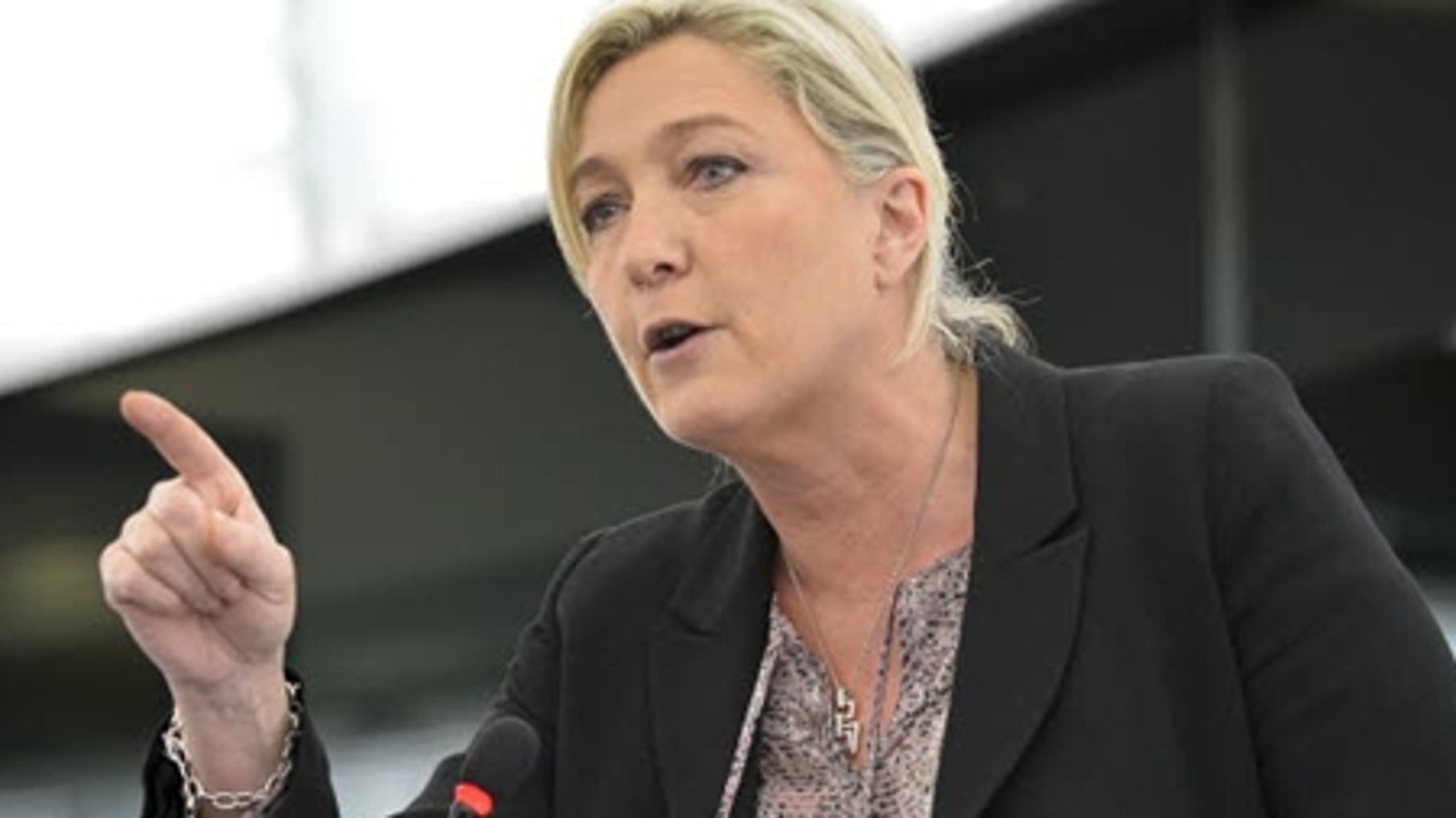 Front Nationals Marine Le Pen står til at høste 24 procent af stemmerne i Frankrig.
