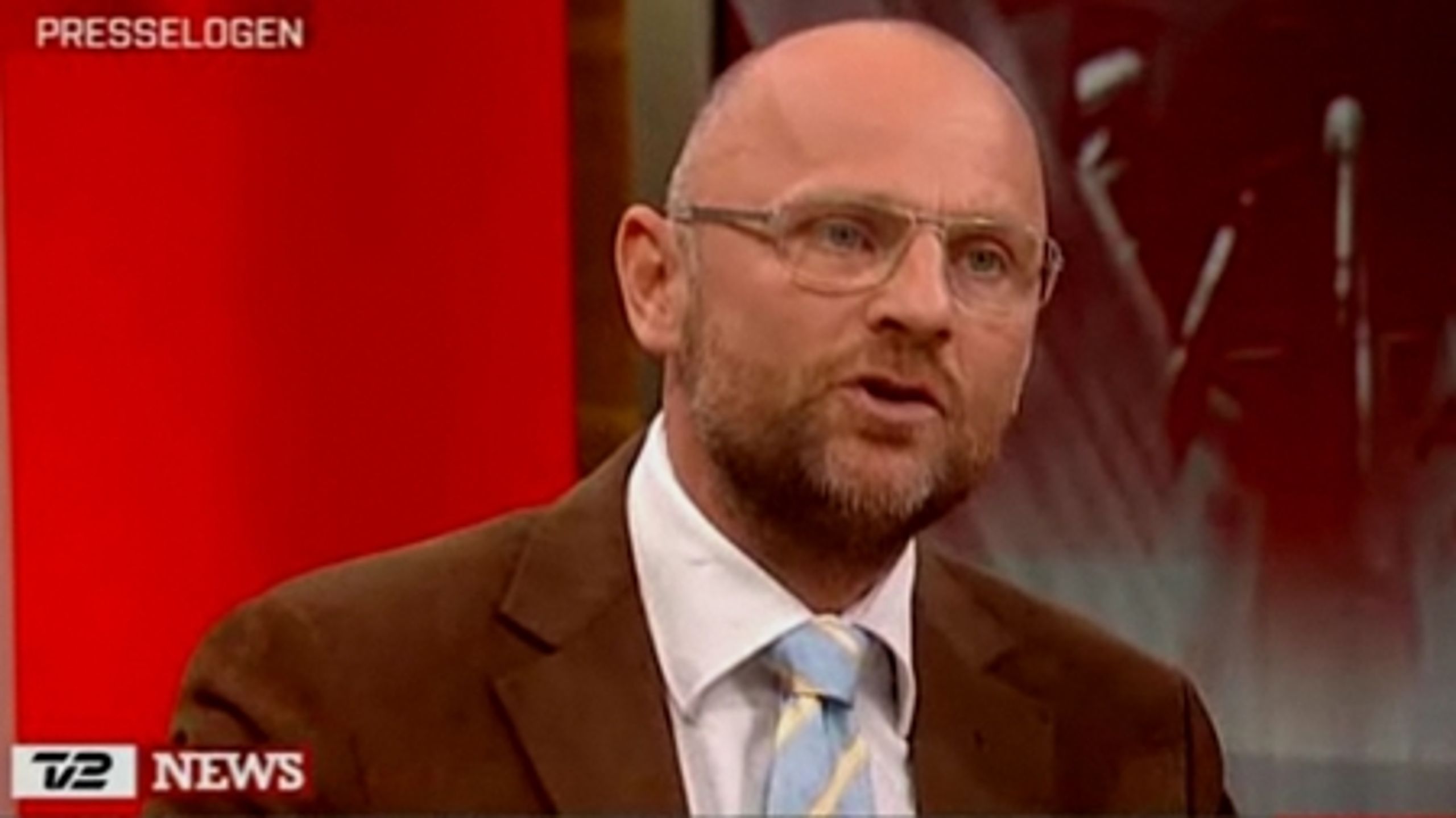 Fortiden som chefredaktør på ugebladet Se og Hør har nu indhentet TV 2s politiske kommentator, Henrik Qvortrup.