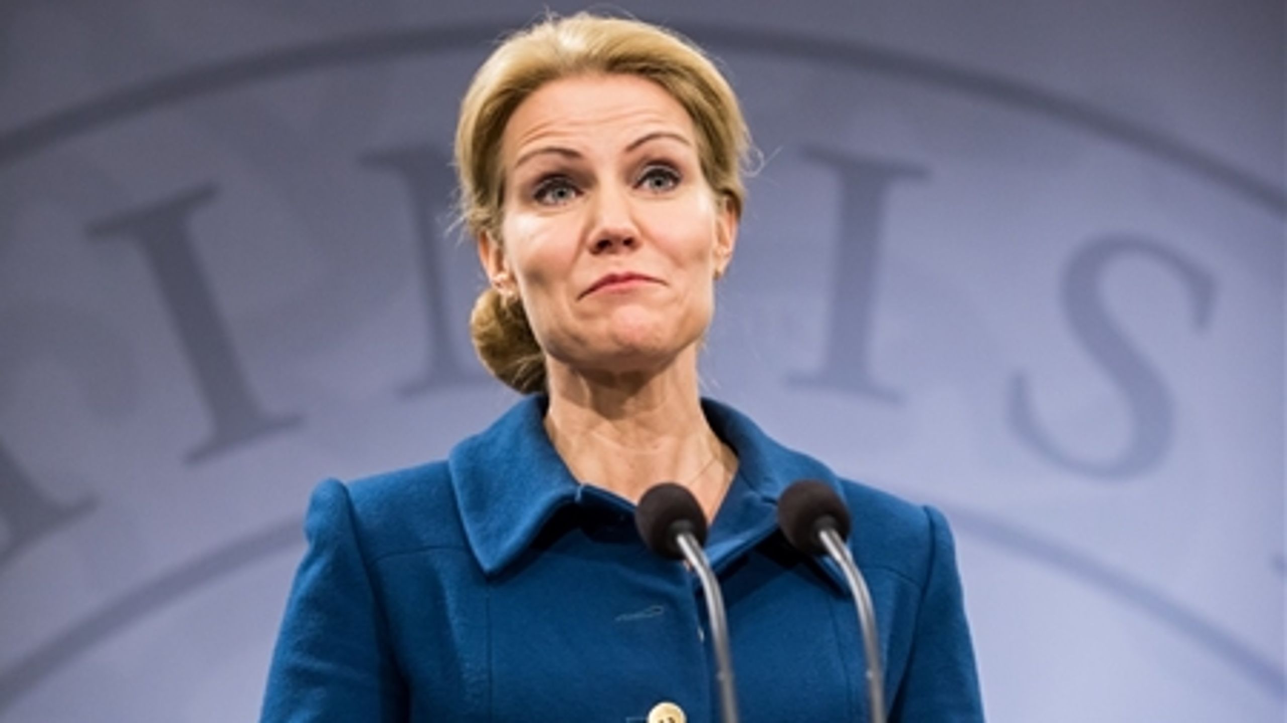 Samtidig med at Helle Thorning-Schmidt (S) fremlagde regeringens vækstudspil, blev regeringen nedstemt i Folketinget i sagen om børnecheck til EU-borgere.