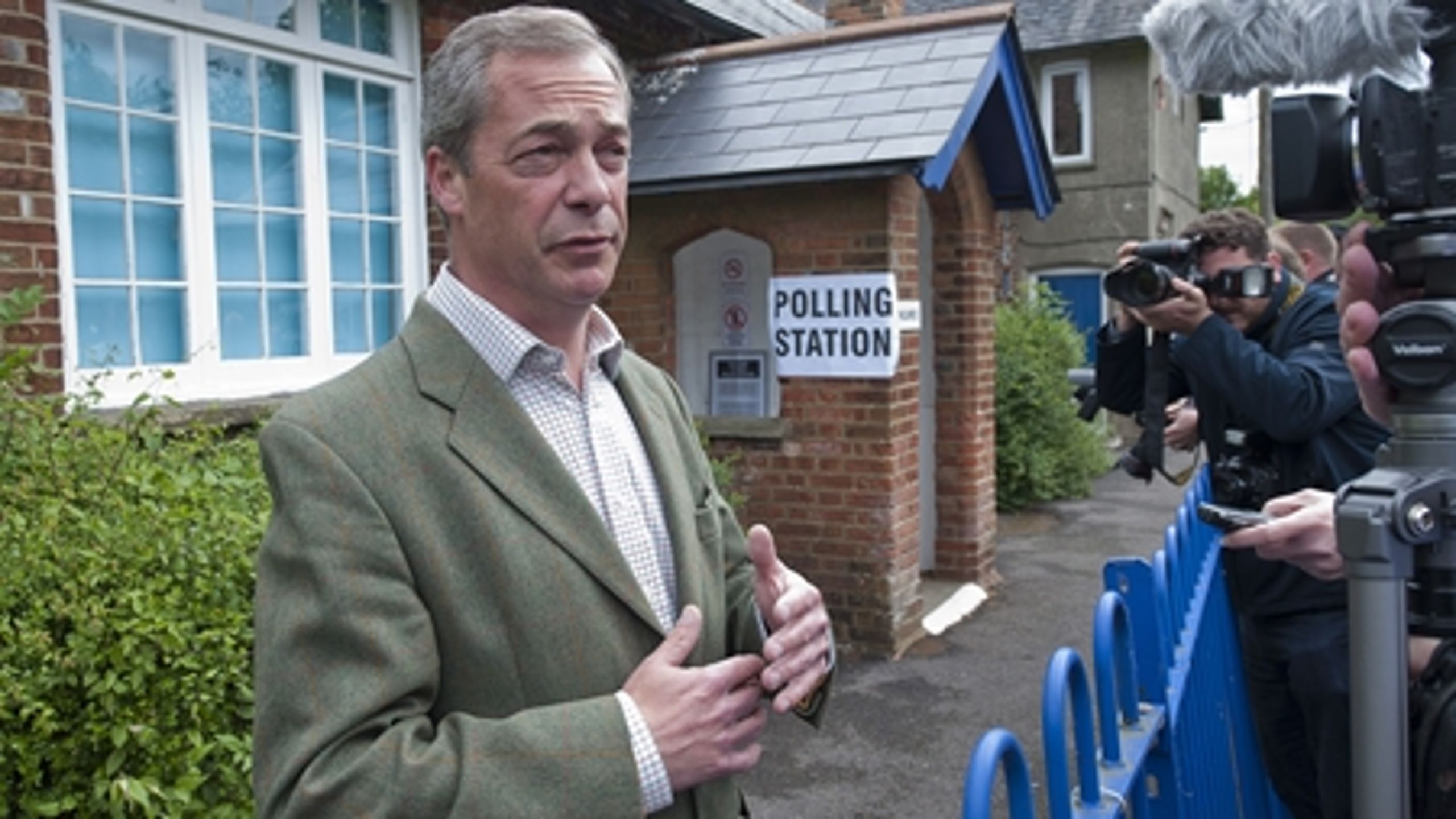 Lederen af UK Independence Party, Nigel Farage, er en af de europæere, der faktisk dukkede op ved stemmeurnerne. Nu venter alle spændt på at se, hvor godt han og andre EU-kritikere har klaret sig til valget.