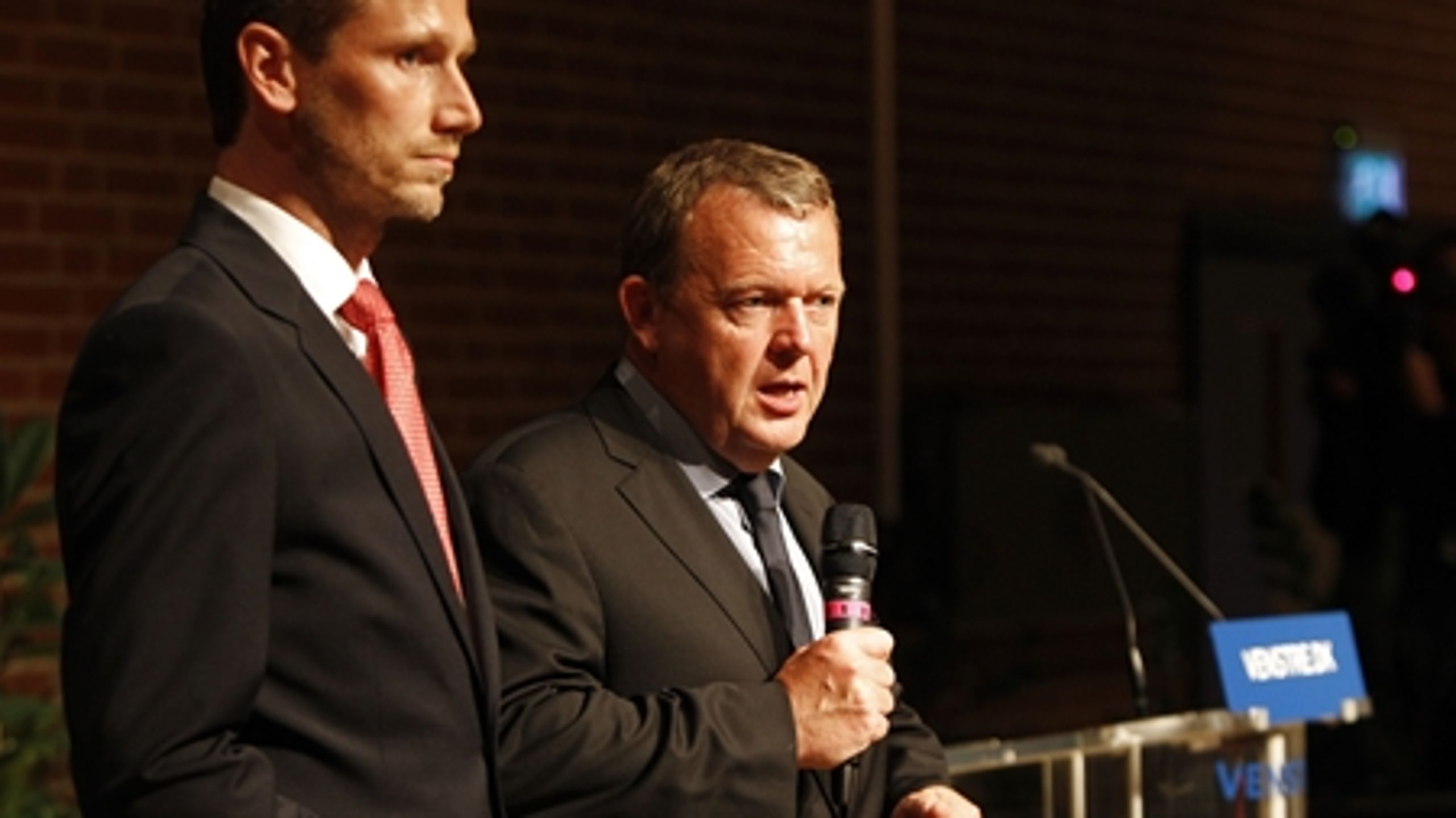 Efter et mange timer langt hovedbestyrelsesmøde i Odense holdt Lars Løkke og Kristian Jensen efter midnat et kort pressemøde. "Der er er sår, som skal heles," erkendte Løkke. 