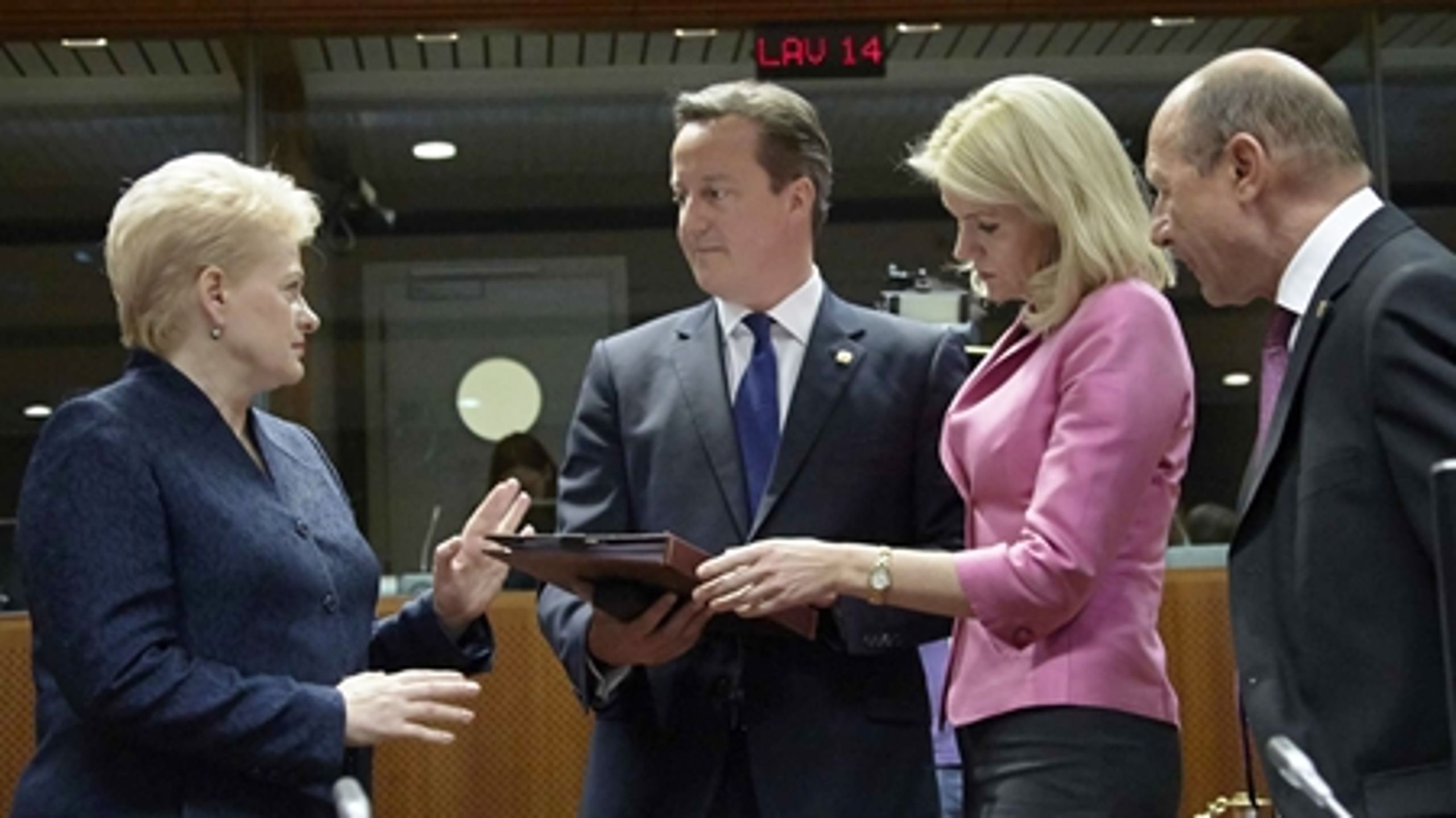 Udnævnelsen af Jean-Claude Juncker har skabt splittelse mellem Storbritanniens premierminister David Cameron (midten) og hans kolleger.