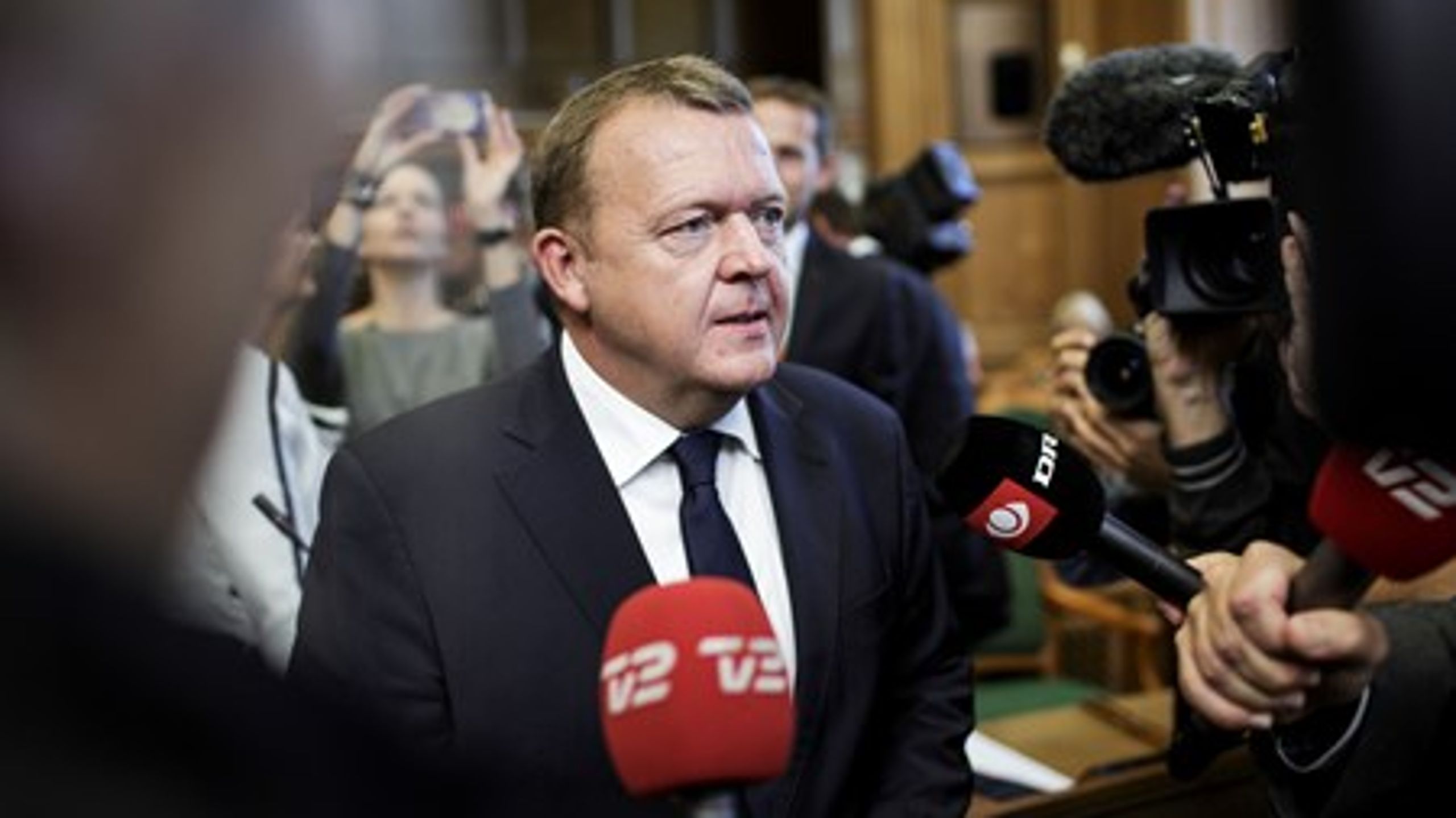 Venstre er igen landets største parti i meningsmålingerne trods den interne kritik af V-formand Lars Løkke før sommerferien.<br>