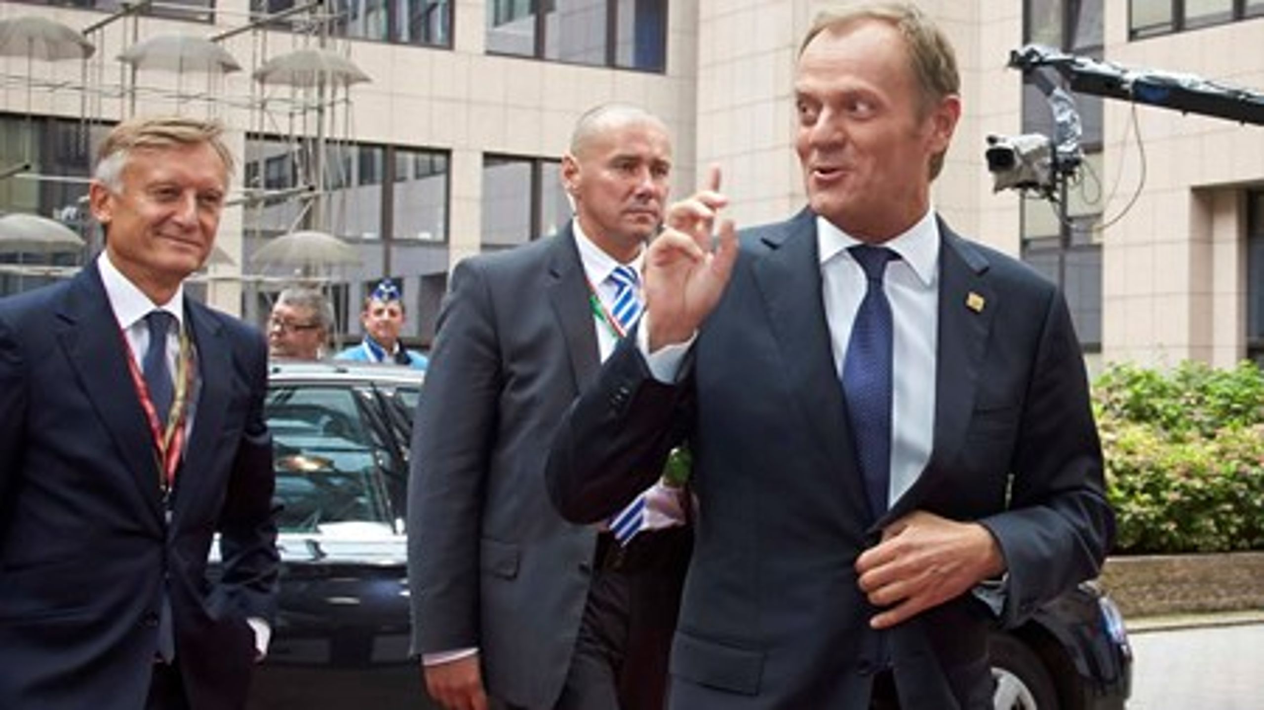 Polens statsminister Donald Tusk har fået nyt job. Fra 1. december bliver han formand for EU-lederne i Det Europæiske Råd. Italienske Federica Mogherini er udpeget som Unionens næste udenrigschef.