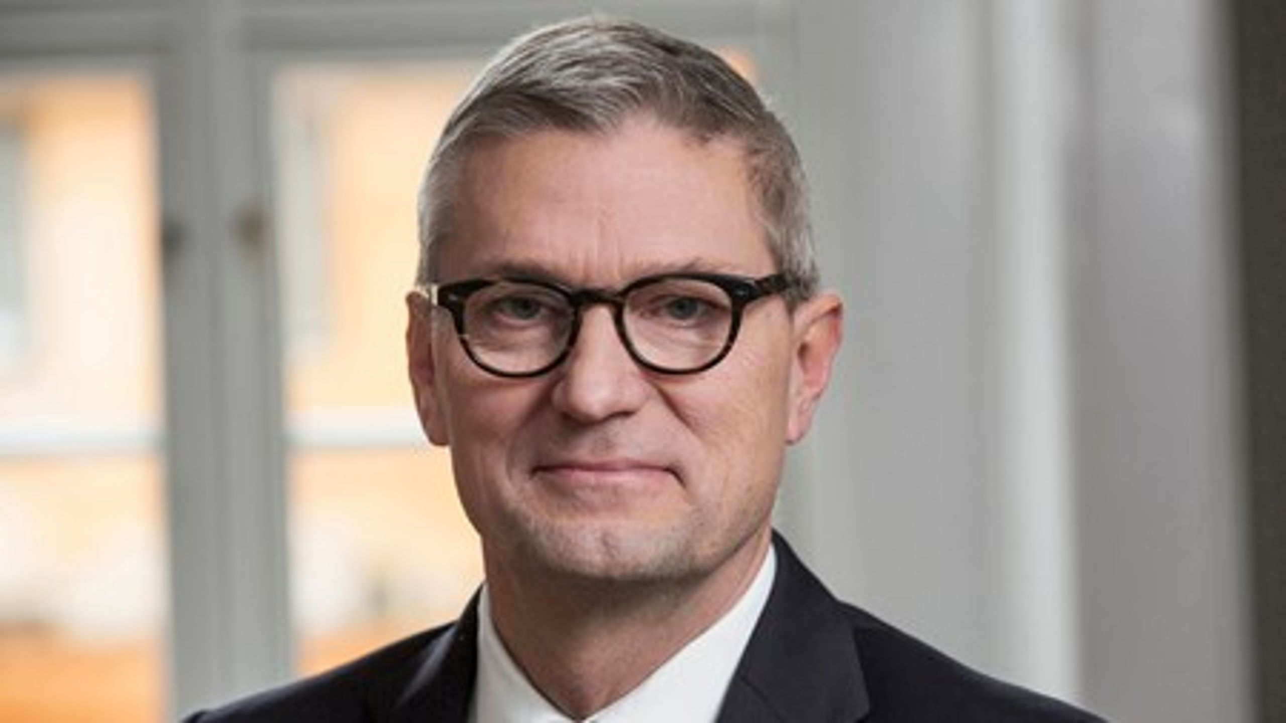 Politikerne er for langsomme til at regulere ny teknologi. Det mener Erik Østergaard, administrerende direktør for DTL - Danske Vognmænd.