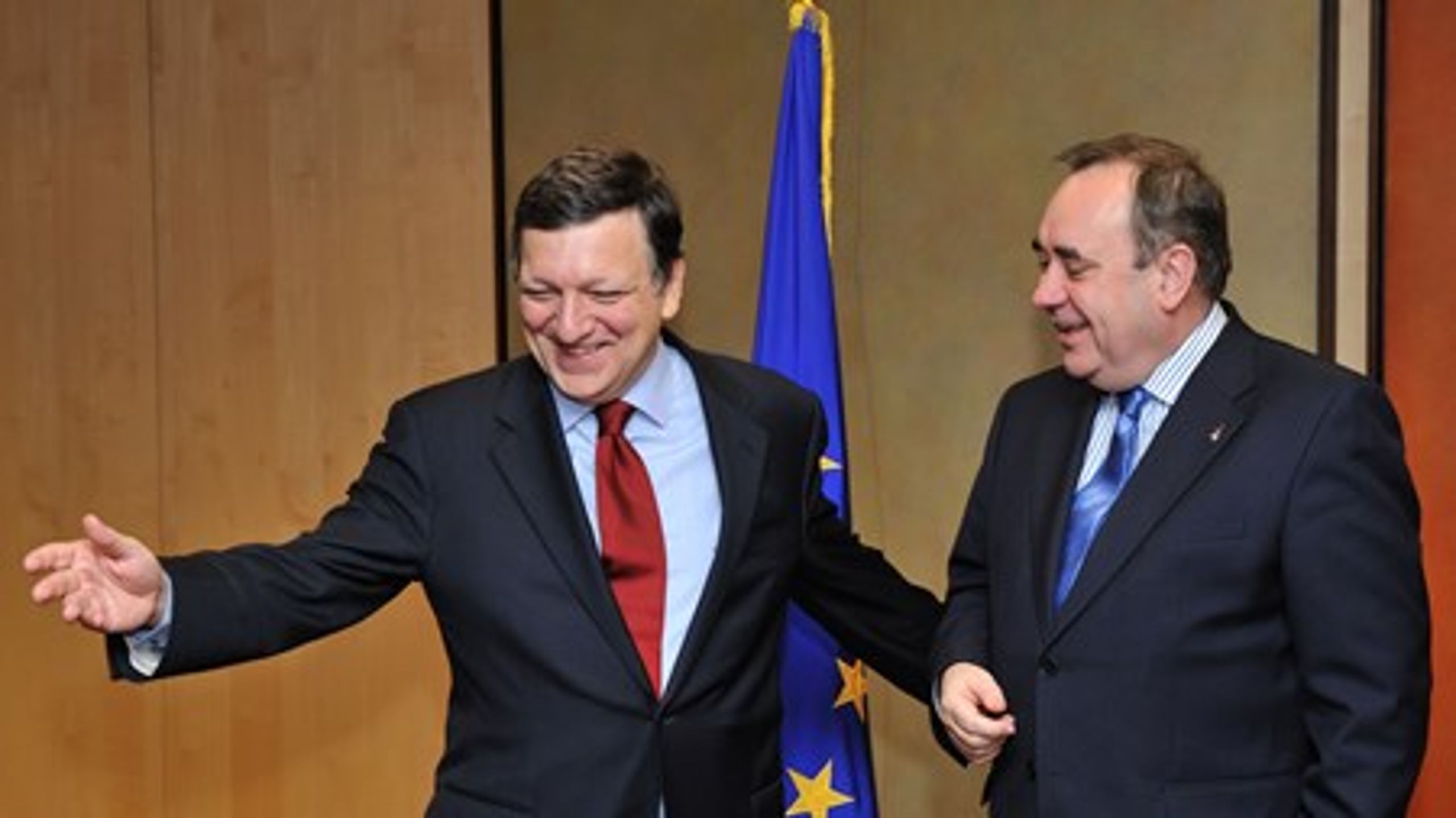 EU-Kommissionens formand, José Manuel Barroso (t.v.), har advaret&nbsp;lederen af den skotske regering, Alex Salmond (t.h.), om, at et medlemskab af EU for et selvstændigt Skotland ikke er noget, der bare vil komme af sig selv.
