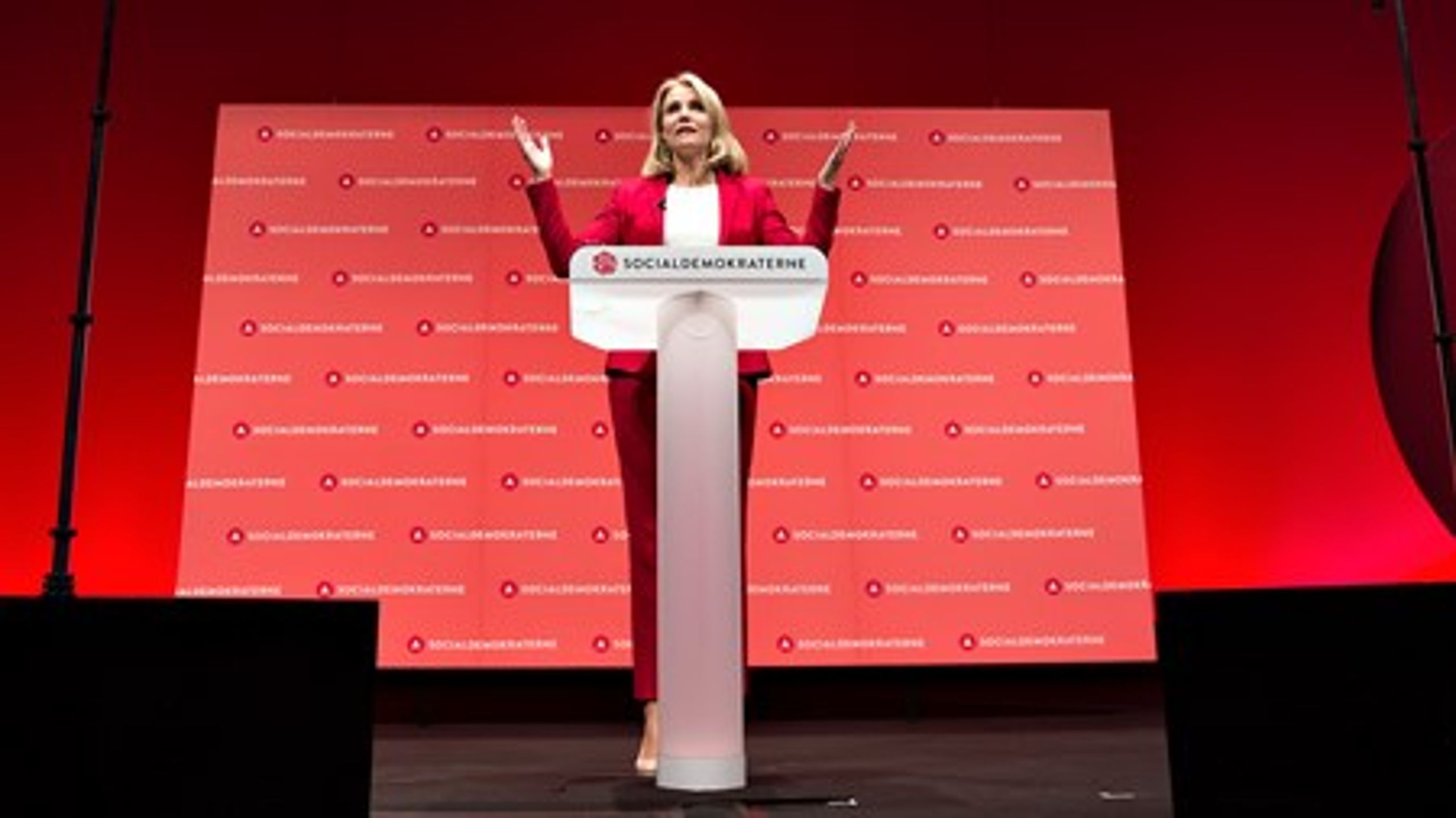 Socialdemokraternes formand Helle Thorning-Schmidt brugte sin tale til kongressen på at lægge afstand til den dagpengereform hendes regering selv har ført ud i livet.