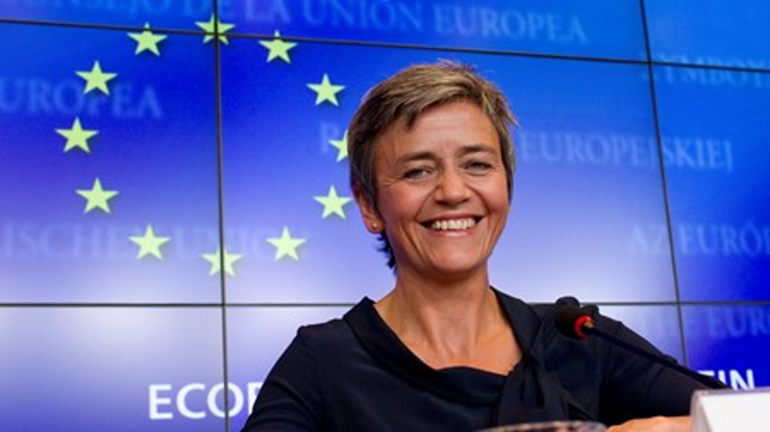 Margrethe Vestager (R) skal først gennem en høring i Europa-Parlamentet, før hun kan være sikker på at blive EU's næste konkurrencekommissær.