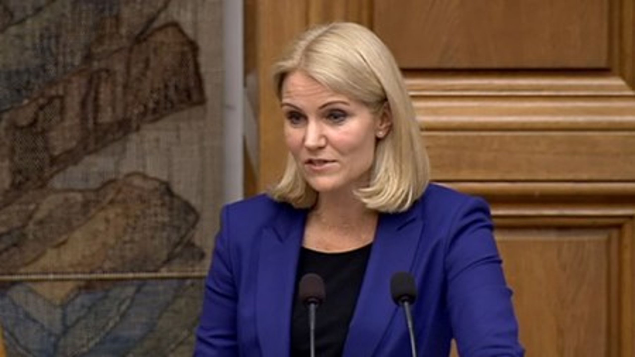 Statsminister Helle Thorning-Schmidt måtte til åbningsdebatten blandt andet forklare, hvorfor regeringen ikke har sagt klart ja eller nej til at lave Kræftplan IIII.