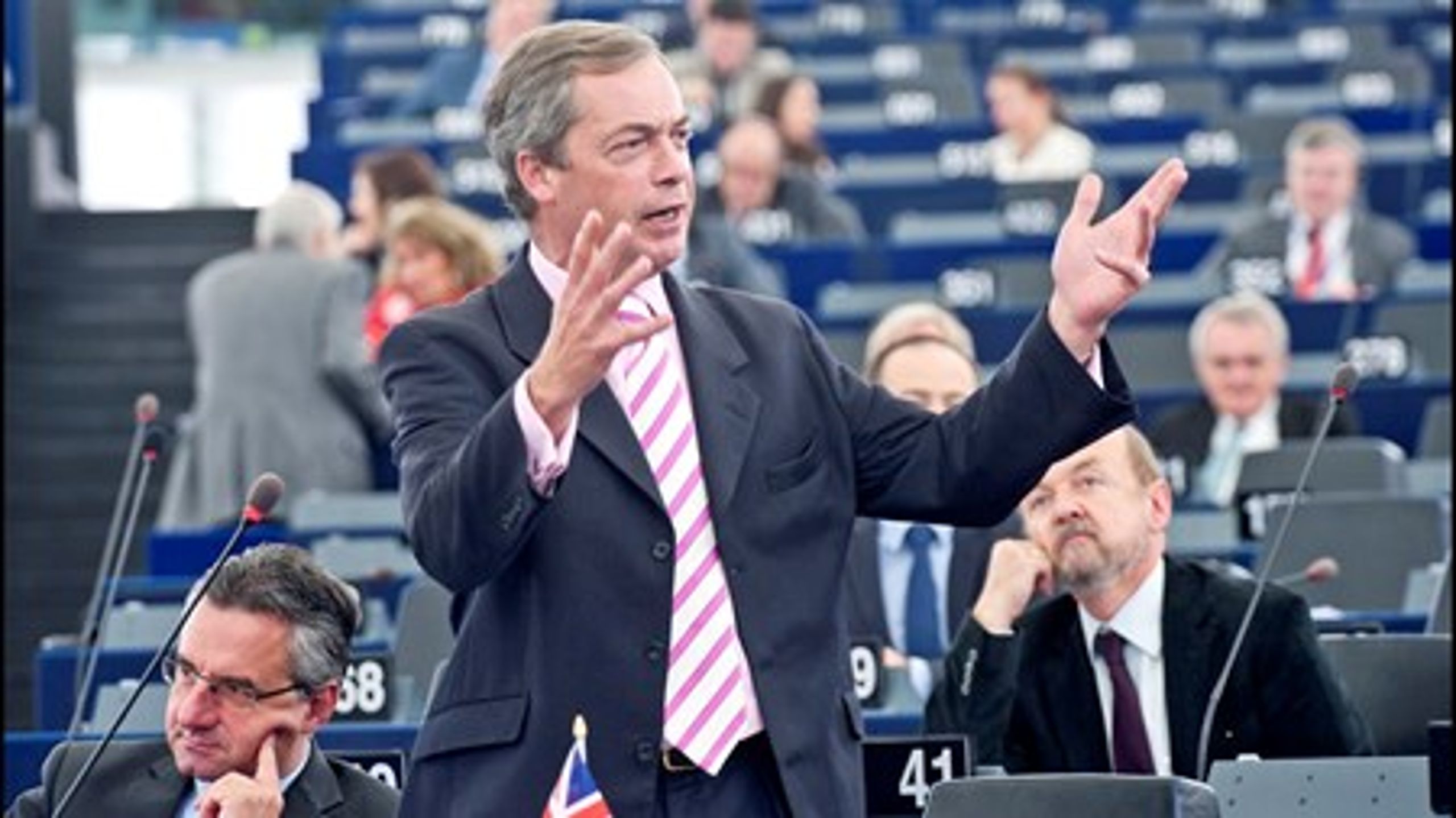 EFDD's genopståen sikrer gruppeleder Nigel Farage ekstra tid i Europa-Parlamentet til at holde de brandtaler mod EU-systemet, som han er berømt for.