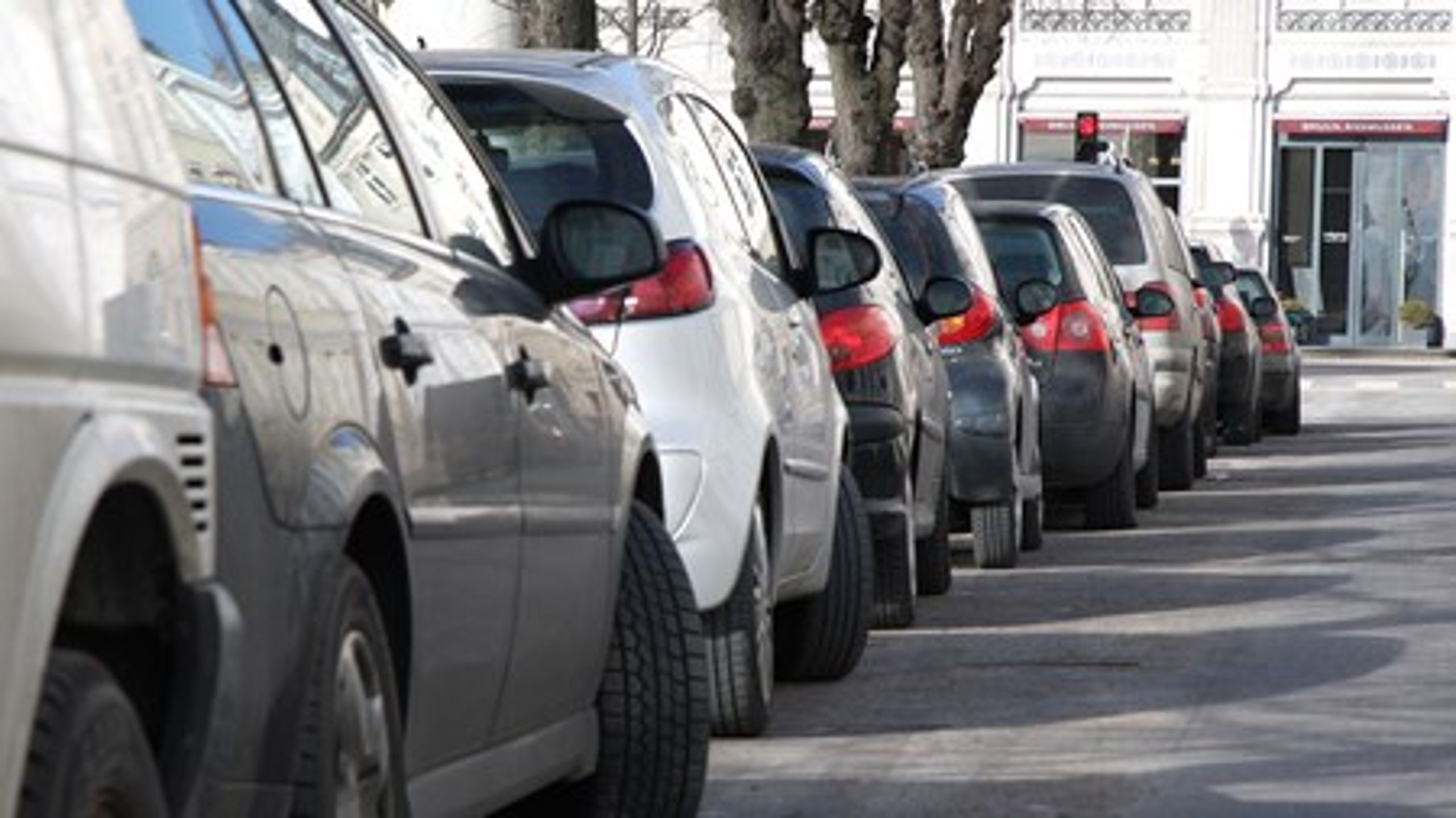 Flere af landets store kommuner er lune på idéen om at lave gratis parkering for de mest grønne biler.<br>
