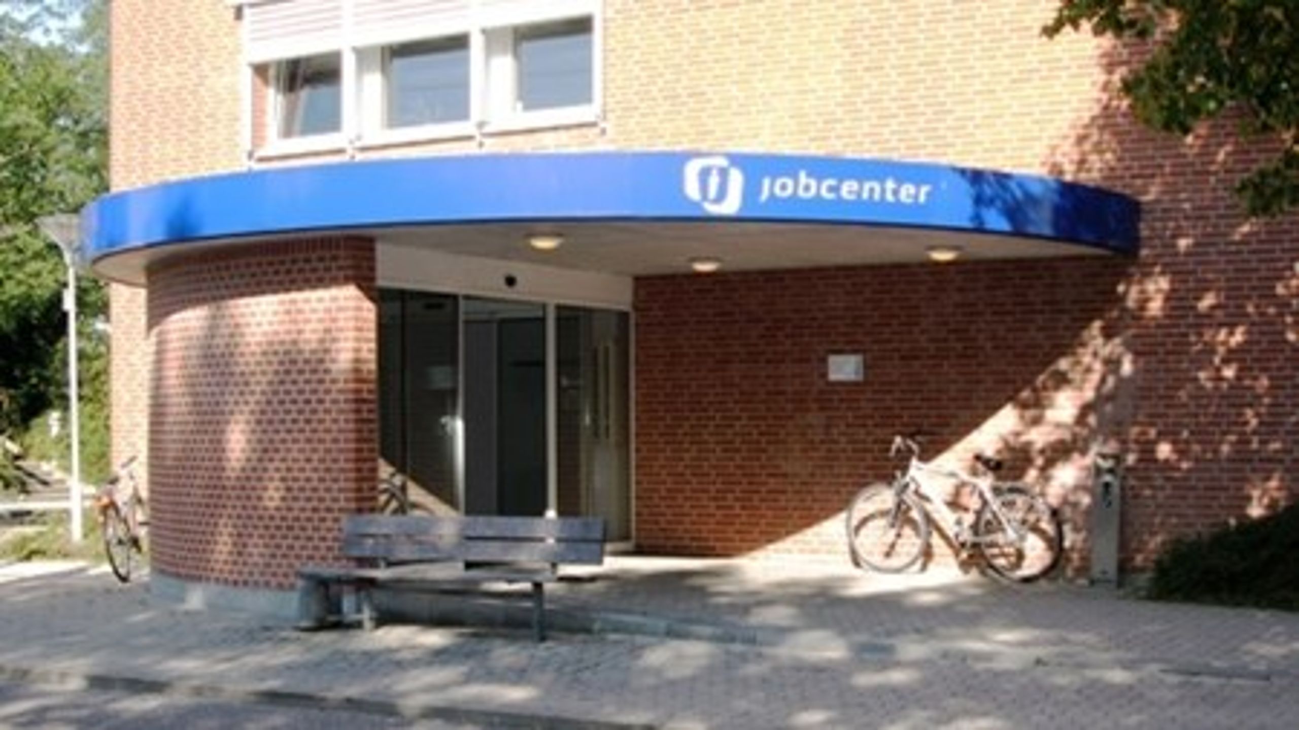 I jobcenteret på Vallensbæk rådhus tager man sig allerede nu af ledige fra nabokommunen Ishøj.