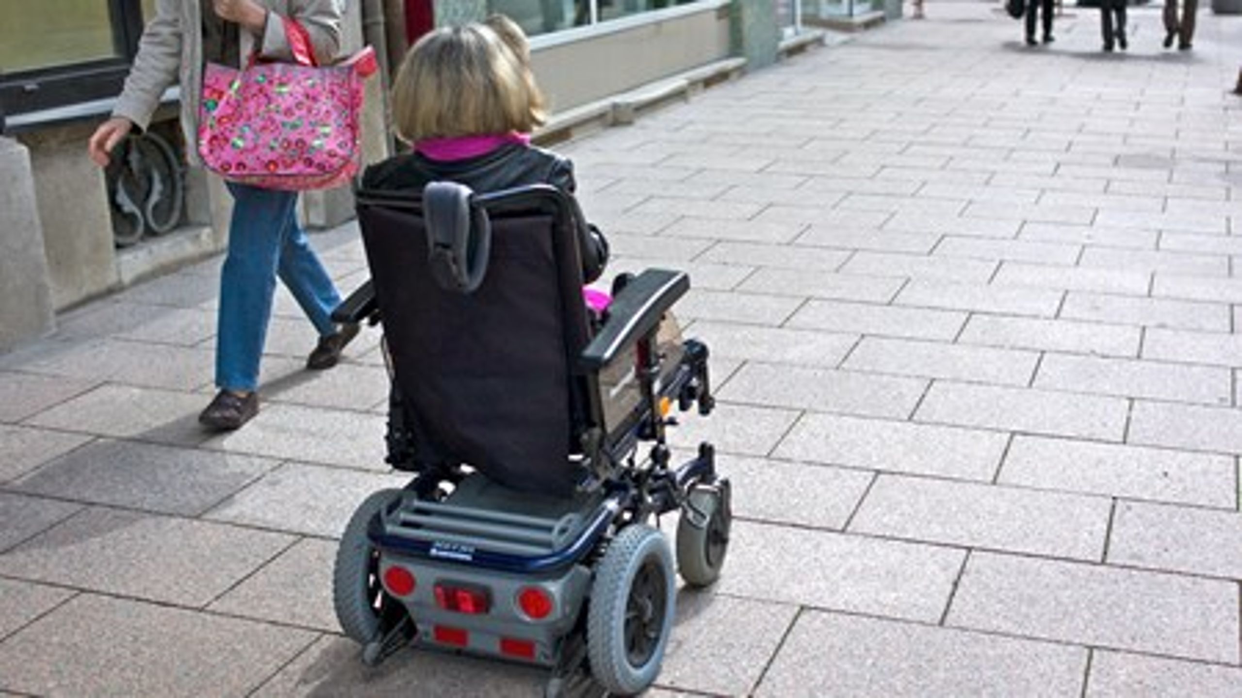 Tilbud til voksne handicappede fylder godt i den kommunale økonomi. Regeringen vil nu til at ændre servicelovens bestemmelser på området.