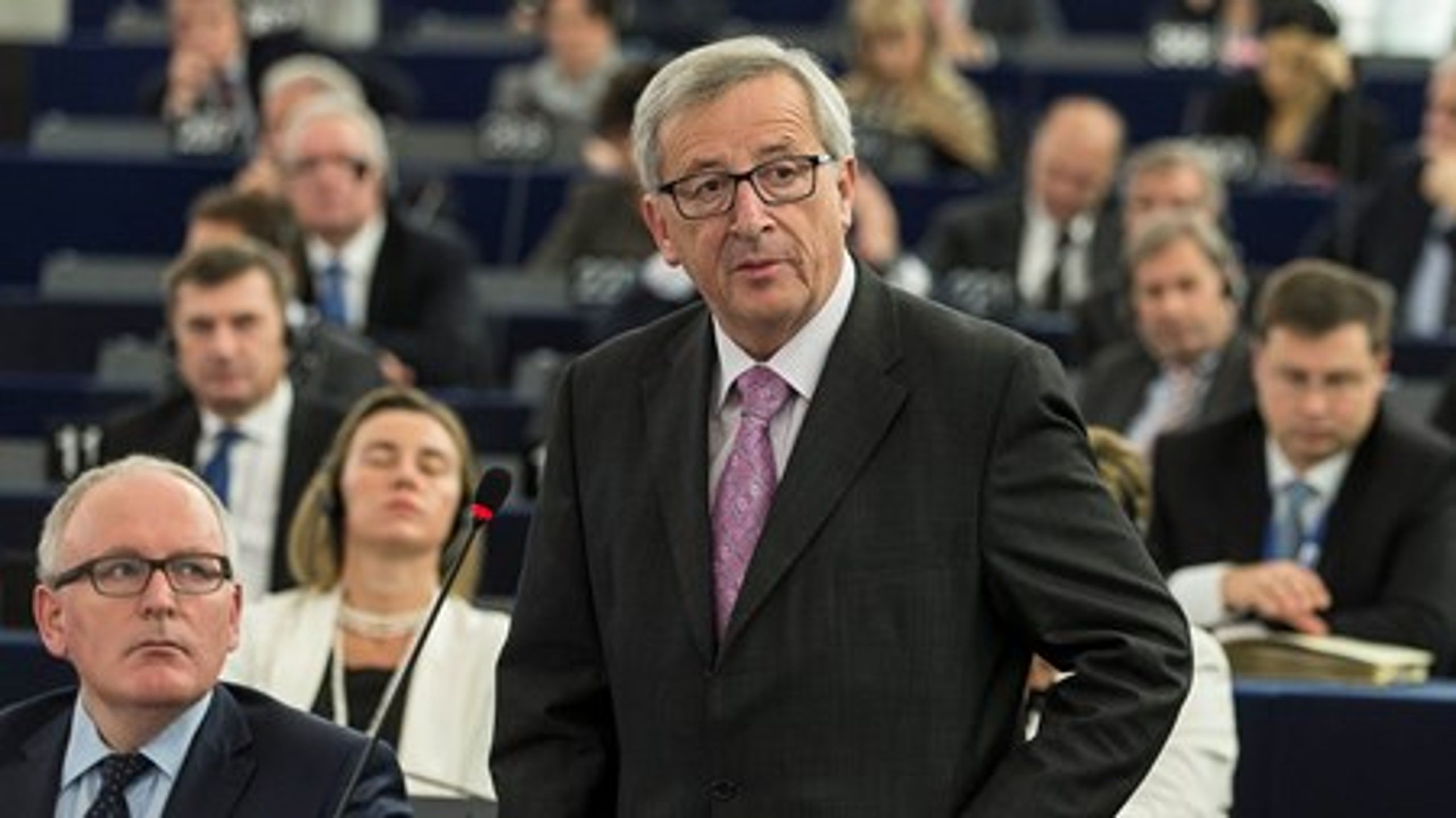 Juncker forsvarede sig over for Parlamentet i mandags. Torsdag stemte de folkevalgte om hans og Kommissionens skæbne.