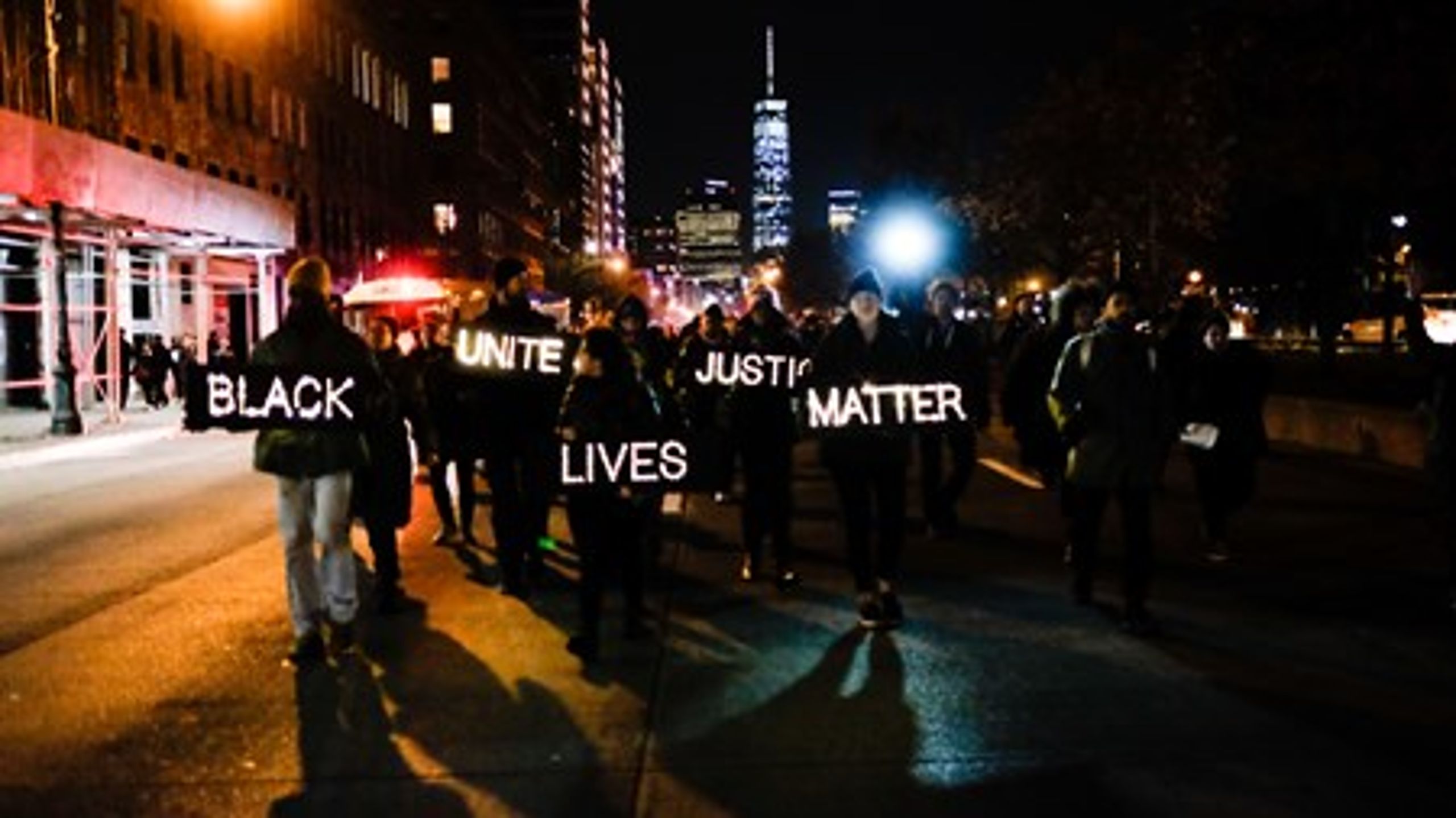Store dele af Manhattan var torsdag aften lammet af demonstrationer og mindre sammenstød mellem politi og demonstranter.<br>