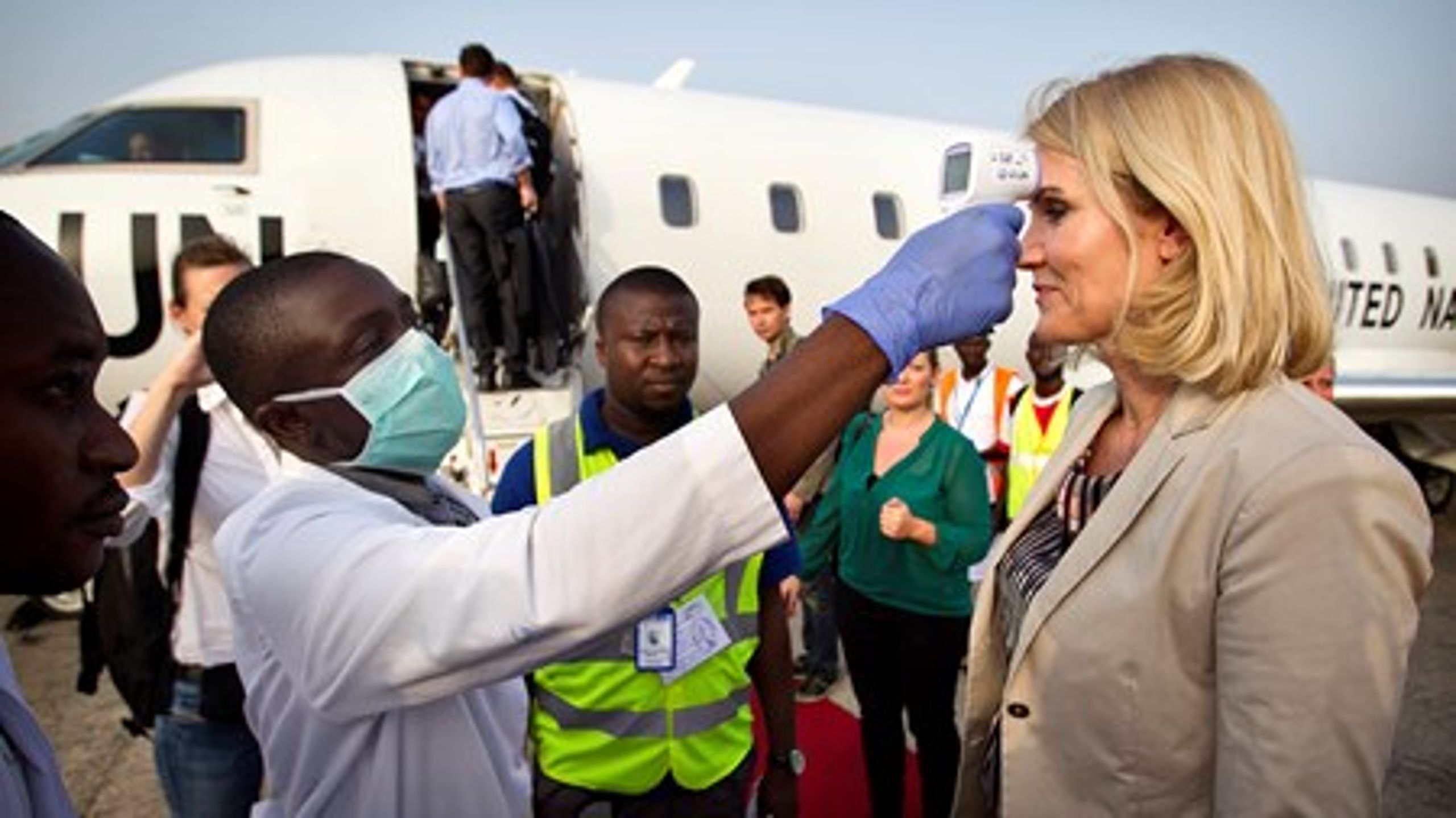 Thornings popularitet er i øjeblikket&nbsp;stor. Fornylig besøgte hun et&nbsp;ebolabehandlingscenter i Port Loco uden for&nbsp;Sierra Leones&nbsp;hovedstad Freetown. Her&nbsp;feberscreenes&nbsp;hun obligatorisk&nbsp;inden flyvningen fra det ebolahærgede Sierra Leone til Ghana.
