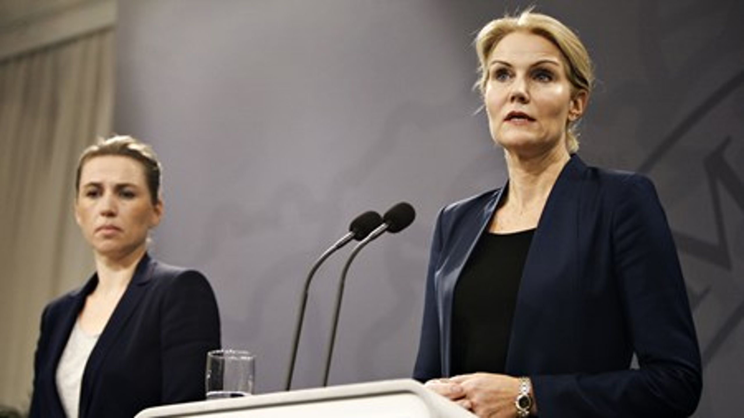 Statsminister Helle Thorning-Schmidt (S) og justitsminister Mette Frederiksen (S) holdt søndag formiddag pressemøde.