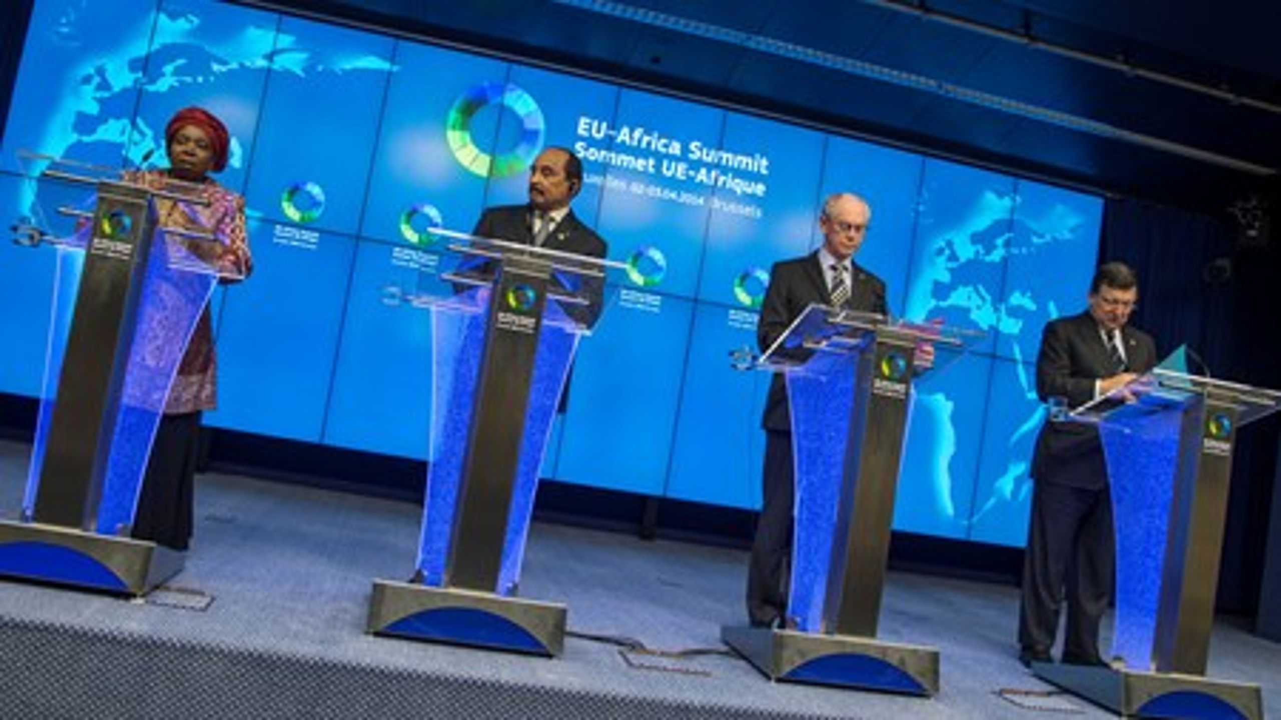 Ved topmødet mellem Afrika og&nbsp;EU i Bruxelles sidste år deltog&nbsp;Zimbabwes præsident Robert Mugabe ikke, da han har indrejseforbud i unionen. De næste fem år kan han dog se frem til støtte fra EU i form af 1,7 milliarder bistandskroner.&nbsp;