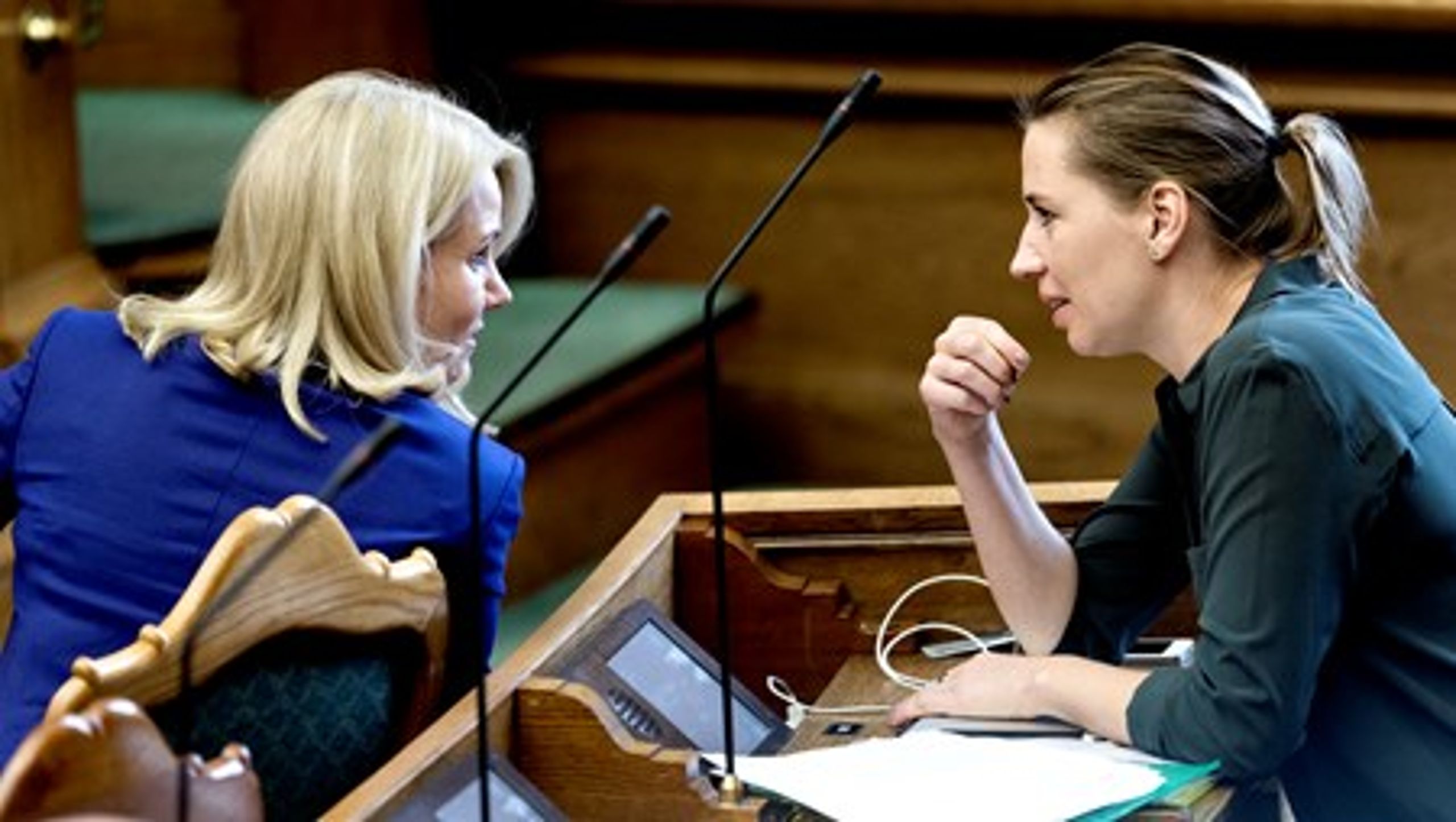 Justitsminister Mette Frederiksen (S) og statsminister Helle Thorning-Schmidt (S) er de mest populære ministre, viser ny måling for Altinget.&nbsp;