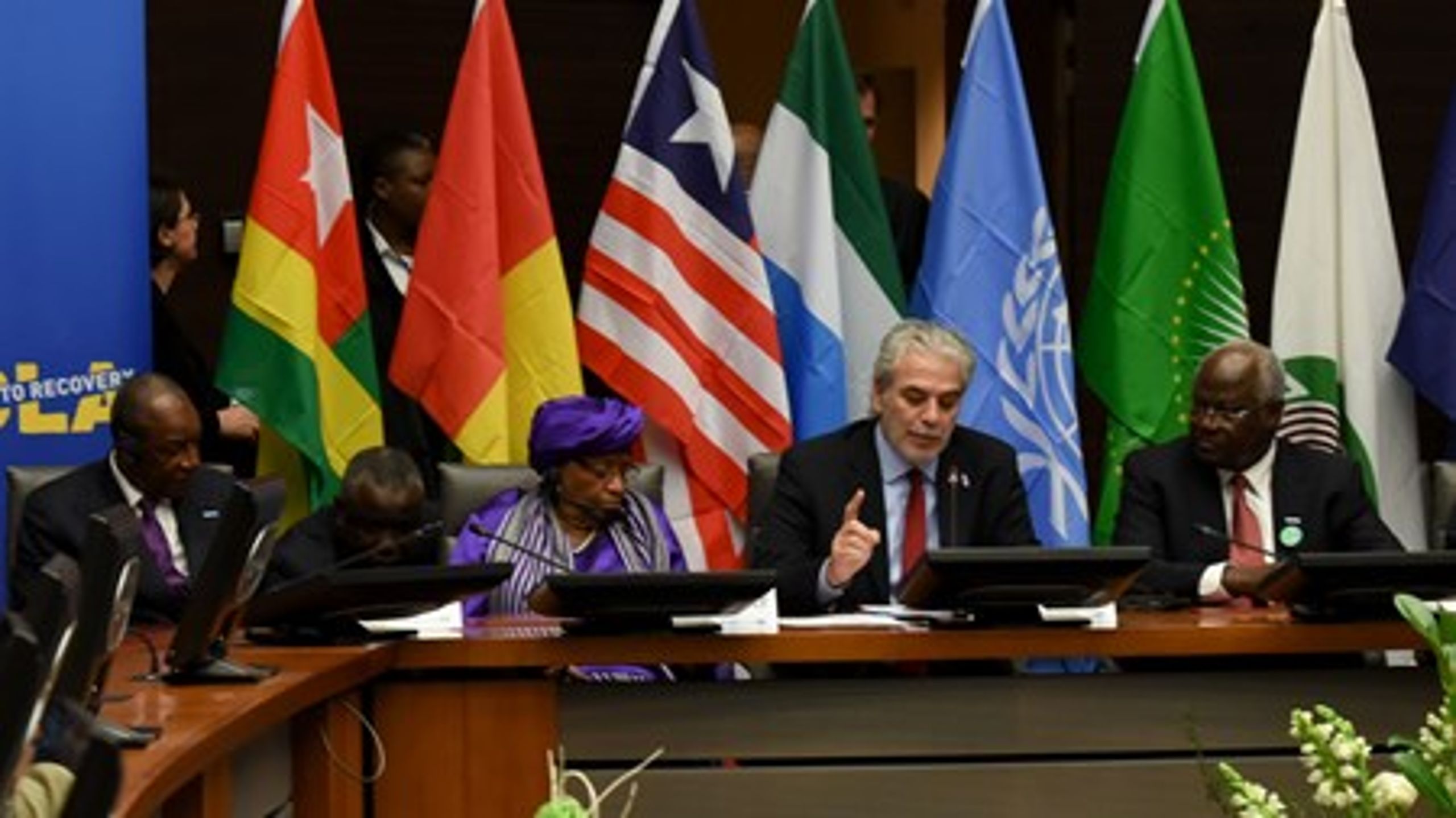 Fra venstre: Guineas præsident, Liberias præsident, EU's udviklingskommissær samt Sierra Leones præsident.