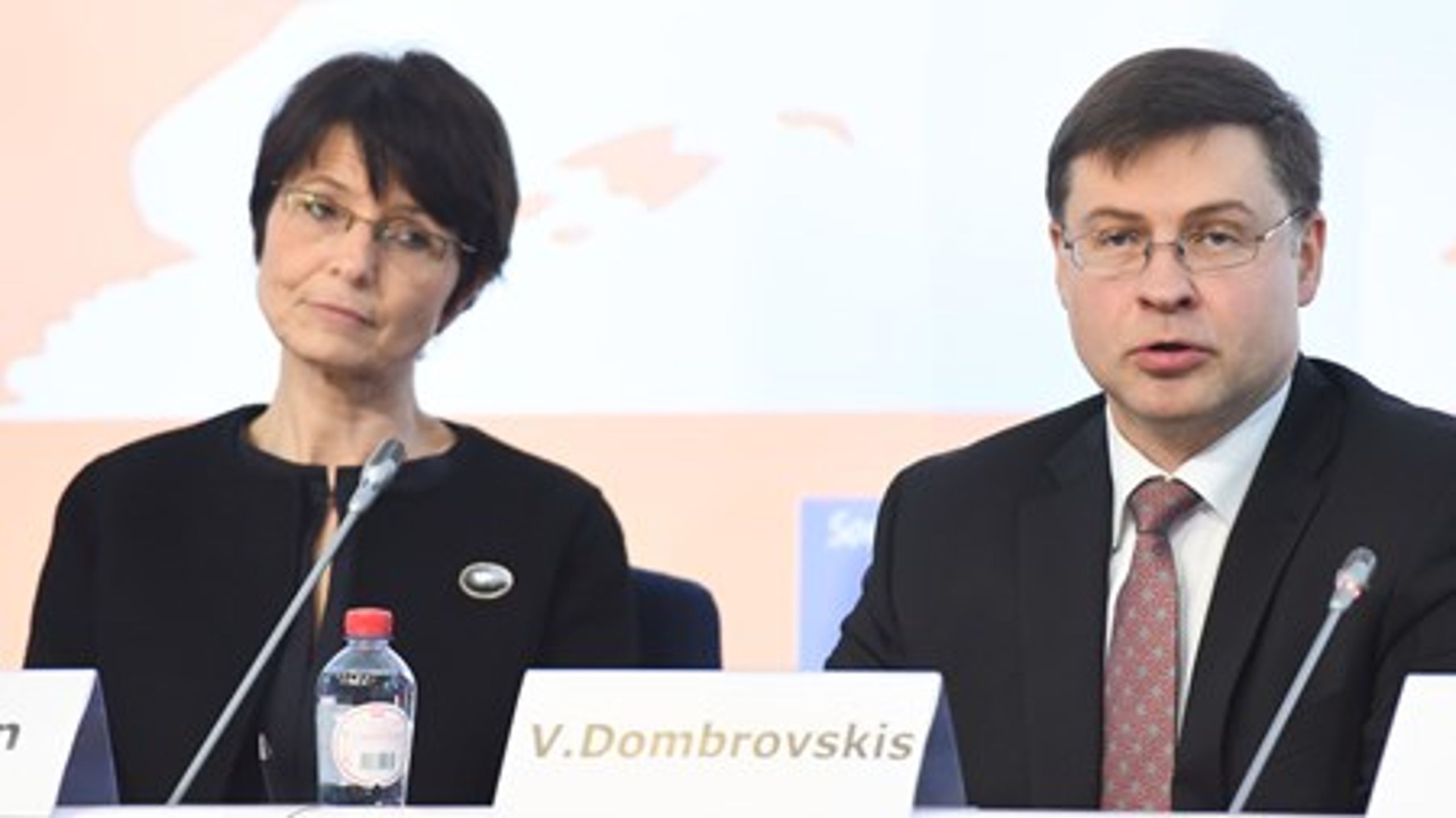 EU's beskæftigelseskommissær, Marianne Thyssen (t.v.), og kommissionsnæstformand for social dialog&nbsp;Valdis Dombrovskis (t.h.) var blandt de medlemmer af EU-Kommissionen, som var sendt i marken for at relancere samarbejdet med arbejdsmarkedets parter.